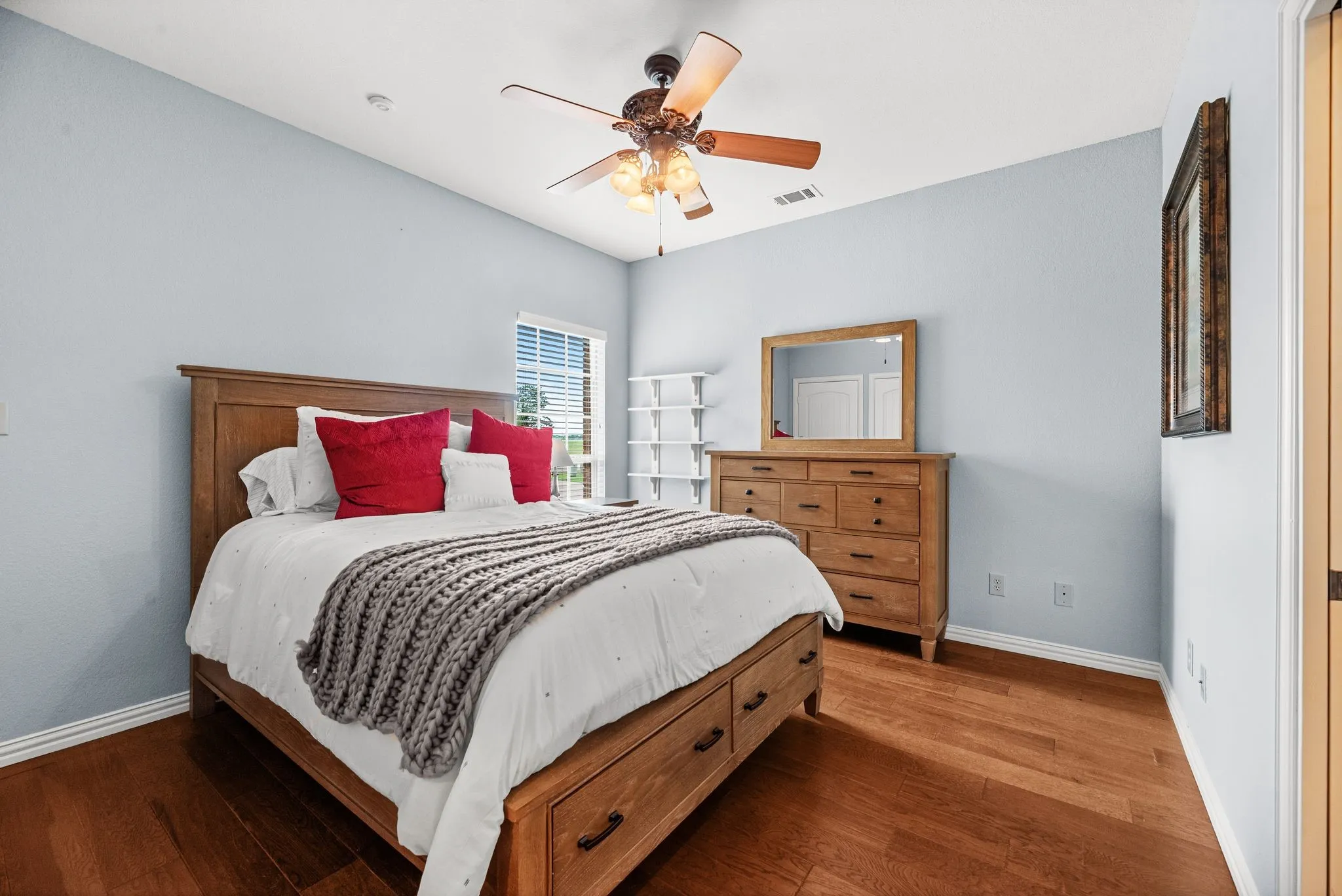 Single Family Residence For Sale in Navarro County , 205 Canal Street, Corsicana, Texas 75109, 5 Bedroom, 4 Bathroom, 2 Garage spaces, 3,011 Sqft, built in 2009, mls#21215803, Real Estate Agent in Corsicana, Homes For Sale in Navarro county, Homes For Sale in Corsicana, Realtor in Corsicana Texas, Real Estate Brokerage Independent Realty Texas, Luminita Cordes Realtor