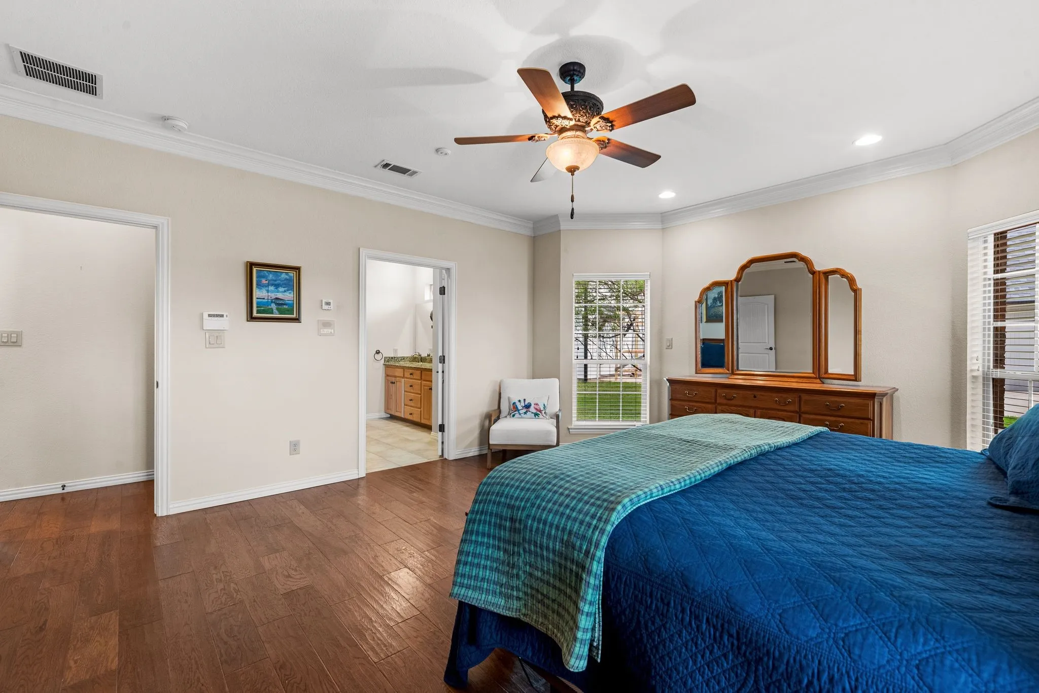 Single Family Residence For Sale in Navarro County , 205 Canal Street, Corsicana, Texas 75109, 5 Bedroom, 4 Bathroom, 2 Garage spaces, 3,011 Sqft, built in 2009, mls#21215803, Real Estate Agent in Corsicana, Homes For Sale in Navarro county, Homes For Sale in Corsicana, Realtor in Corsicana Texas, Real Estate Brokerage Independent Realty Texas, Luminita Cordes Realtor