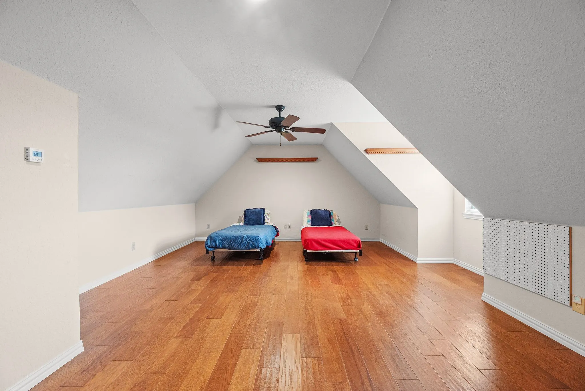 Single Family Residence For Sale in Navarro County , 205 Canal Street, Corsicana, Texas 75109, 5 Bedroom, 4 Bathroom, 2 Garage spaces, 3,011 Sqft, built in 2009, mls#21215803, Real Estate Agent in Corsicana, Homes For Sale in Navarro county, Homes For Sale in Corsicana, Realtor in Corsicana Texas, Real Estate Brokerage Independent Realty Texas, Luminita Cordes Realtor