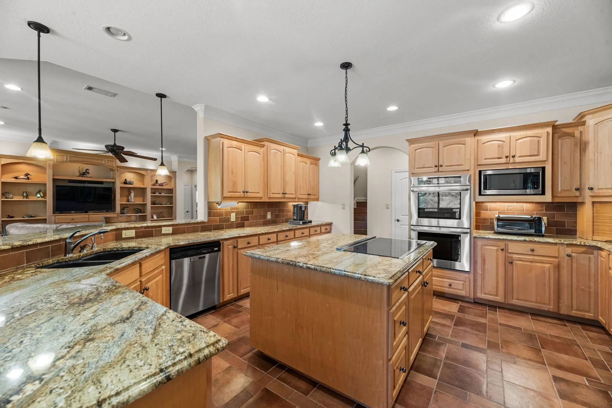 Single Family Residence For Sale in Navarro County , 205 Canal Street, Corsicana, Texas 75109, 5 Bedroom, 4 Bathroom, 2 Garage spaces, 3,011 Sqft, built in 2009, mls#21215803, Real Estate Agent in Corsicana, Homes For Sale in Navarro county, Homes For Sale in Corsicana, Realtor in Corsicana Texas, Real Estate Brokerage Independent Realty Texas, Luminita Cordes Realtor