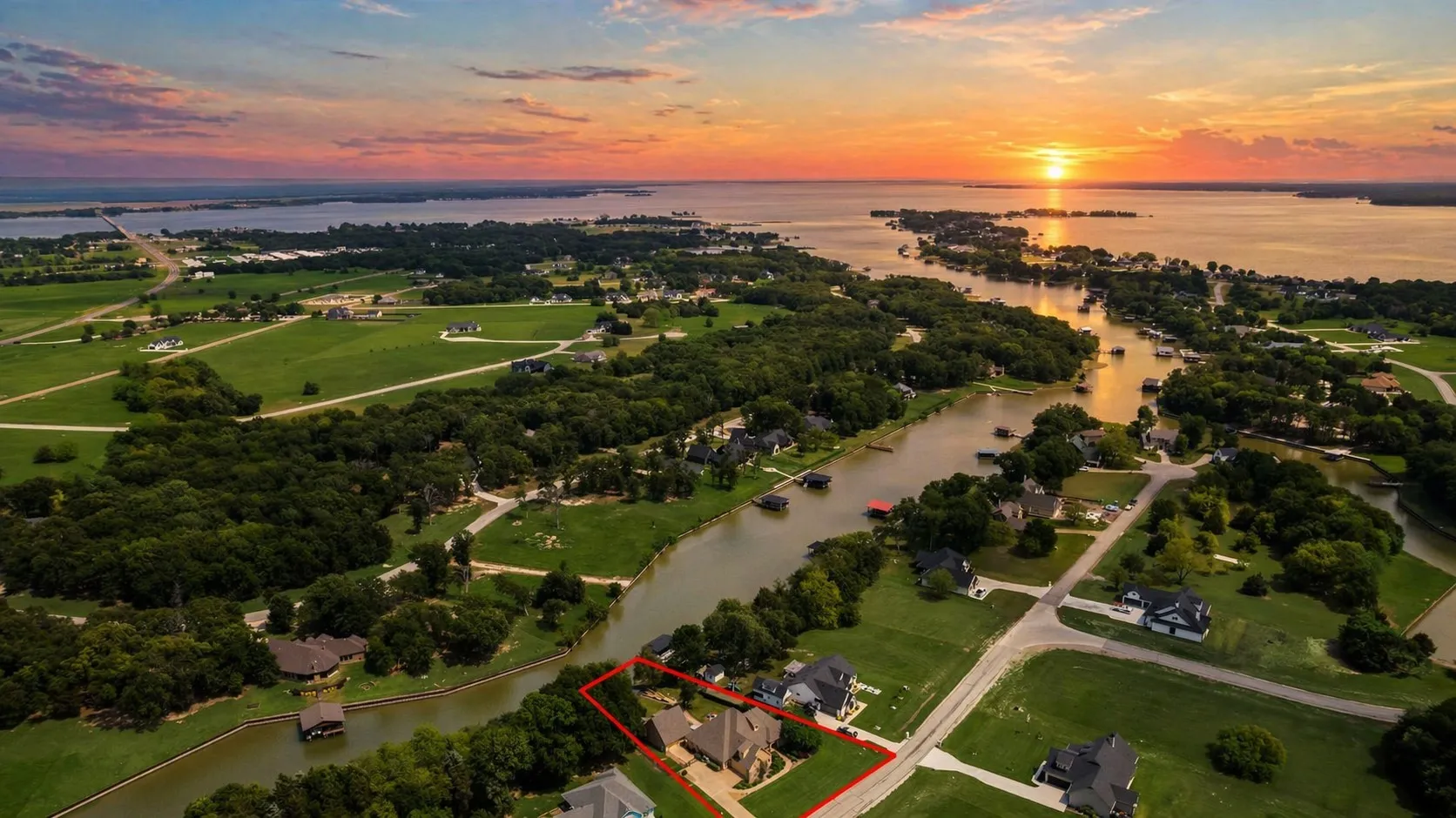 Single Family Residence For Sale in Navarro County , 205 Canal Street, Corsicana, Texas 75109, 5 Bedroom, 4 Bathroom, 2 Garage spaces, 3,011 Sqft, built in 2009, mls#21215803, Real Estate Agent in Corsicana, Homes For Sale in Navarro county, Homes For Sale in Corsicana, Realtor in Corsicana Texas, Real Estate Brokerage Independent Realty Texas, Luminita Cordes Realtor