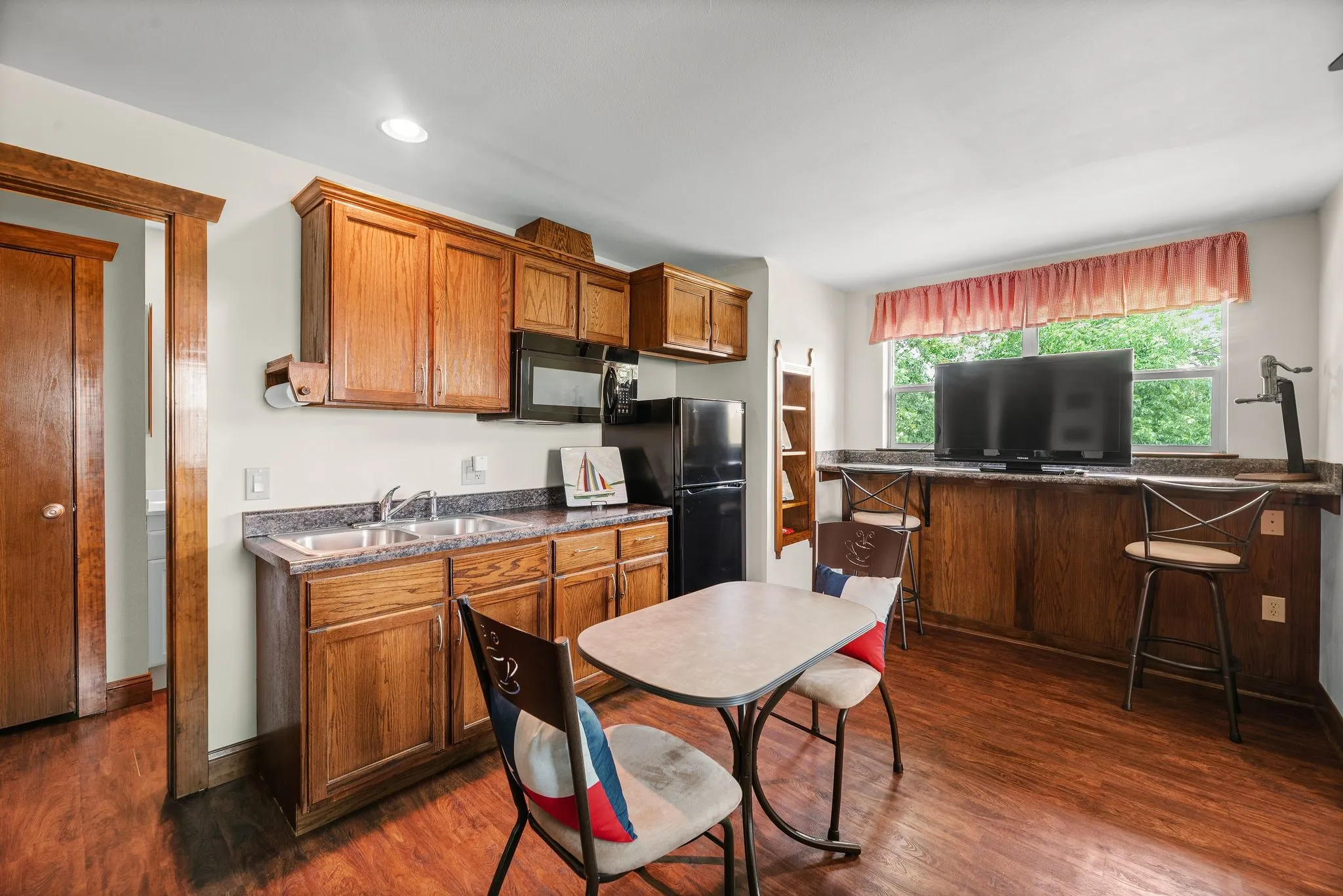 Single Family Residence For Sale in Navarro County , 205 Canal Street, Corsicana, Texas 75109, 5 Bedroom, 4 Bathroom, 2 Garage spaces, 3,011 Sqft, built in 2009, mls#21215803, Real Estate Agent in Corsicana, Homes For Sale in Navarro county, Homes For Sale in Corsicana, Realtor in Corsicana Texas, Real Estate Brokerage Independent Realty Texas, Luminita Cordes Realtor