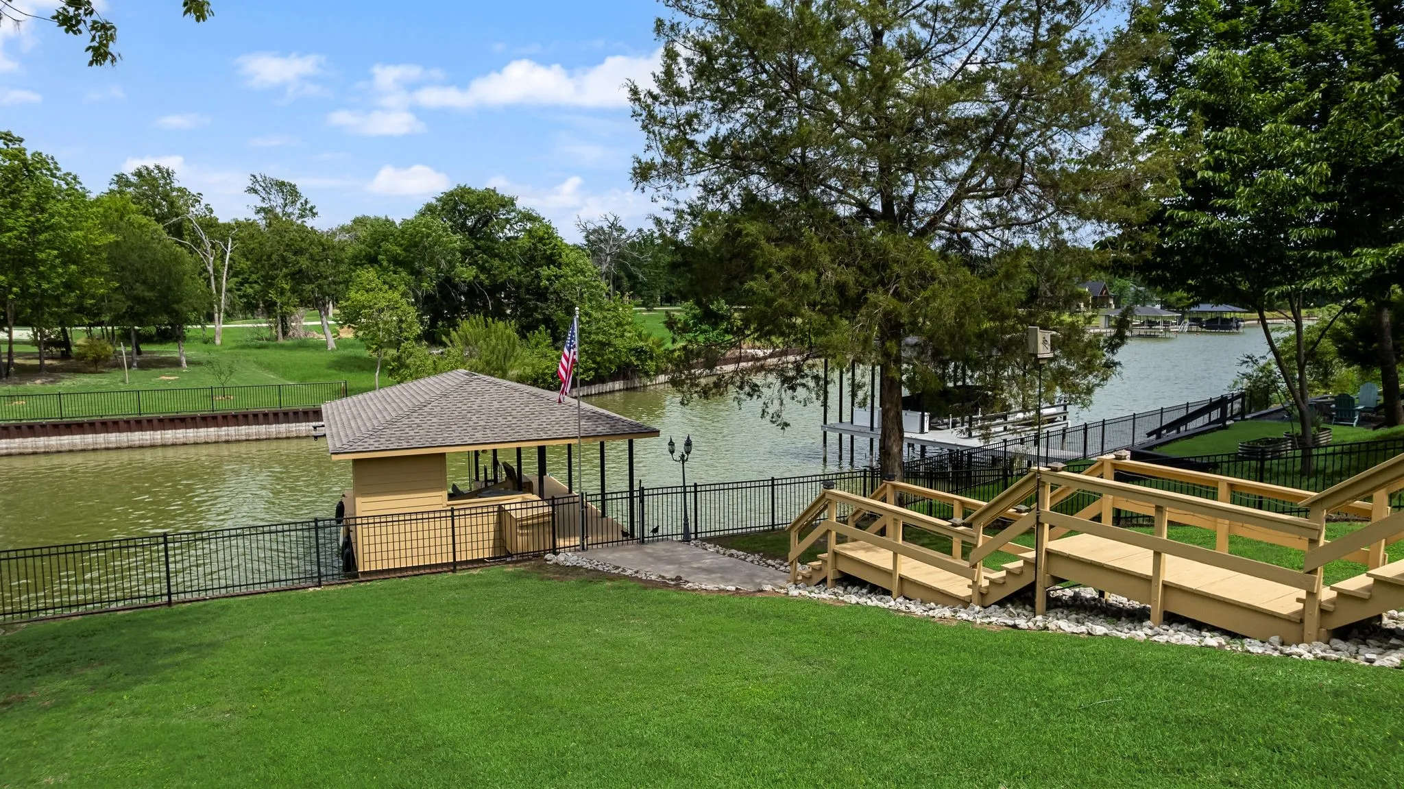 Single Family Residence For Sale in Navarro County , 205 Canal Street, Corsicana, Texas 75109, 5 Bedroom, 4 Bathroom, 2 Garage spaces, 3,011 Sqft, built in 2009, mls#21215803, Real Estate Agent in Corsicana, Homes For Sale in Navarro county, Homes For Sale in Corsicana, Realtor in Corsicana Texas, Real Estate Brokerage Independent Realty Texas, Luminita Cordes Realtor