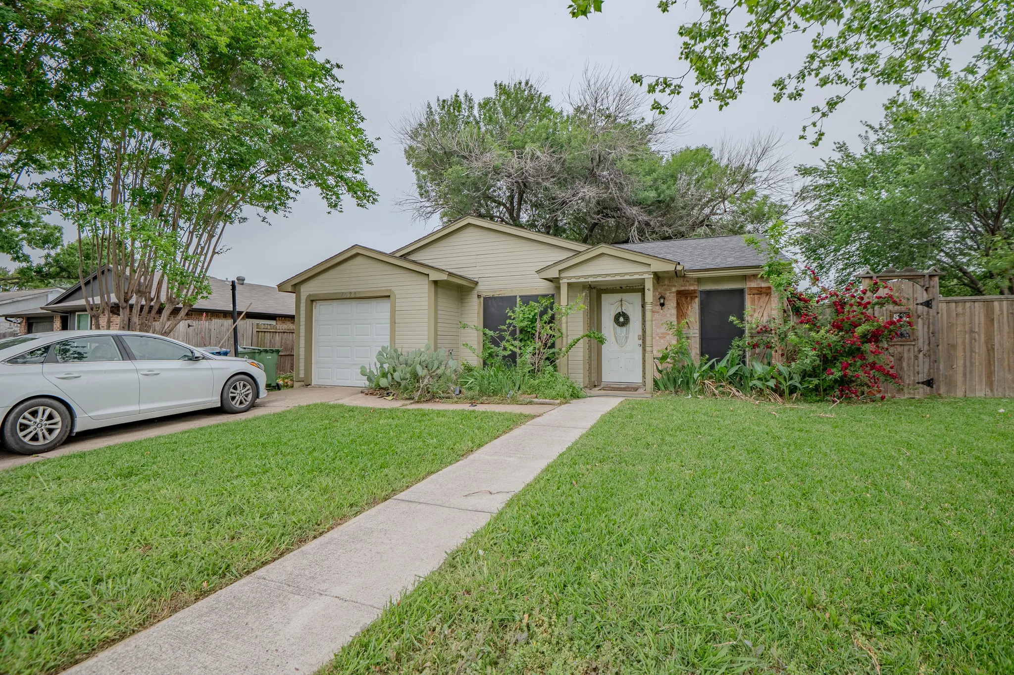 Single Family Residence For Sale in Denton County , 4220 Malone Avenue, The Colony, Texas 75056, 3 Bedroom, 2 Bathroom, 1 Garage spaces, 1,080 Sqft, built in 1984, mls#21242863, Real Estate Agent in The Colony, Homes For Sale in Denton county, Homes For Sale in The Colony, Realtor in The Colony Texas, Real Estate Brokerage Independent Realty Texas, Luminita Cordes Realtor