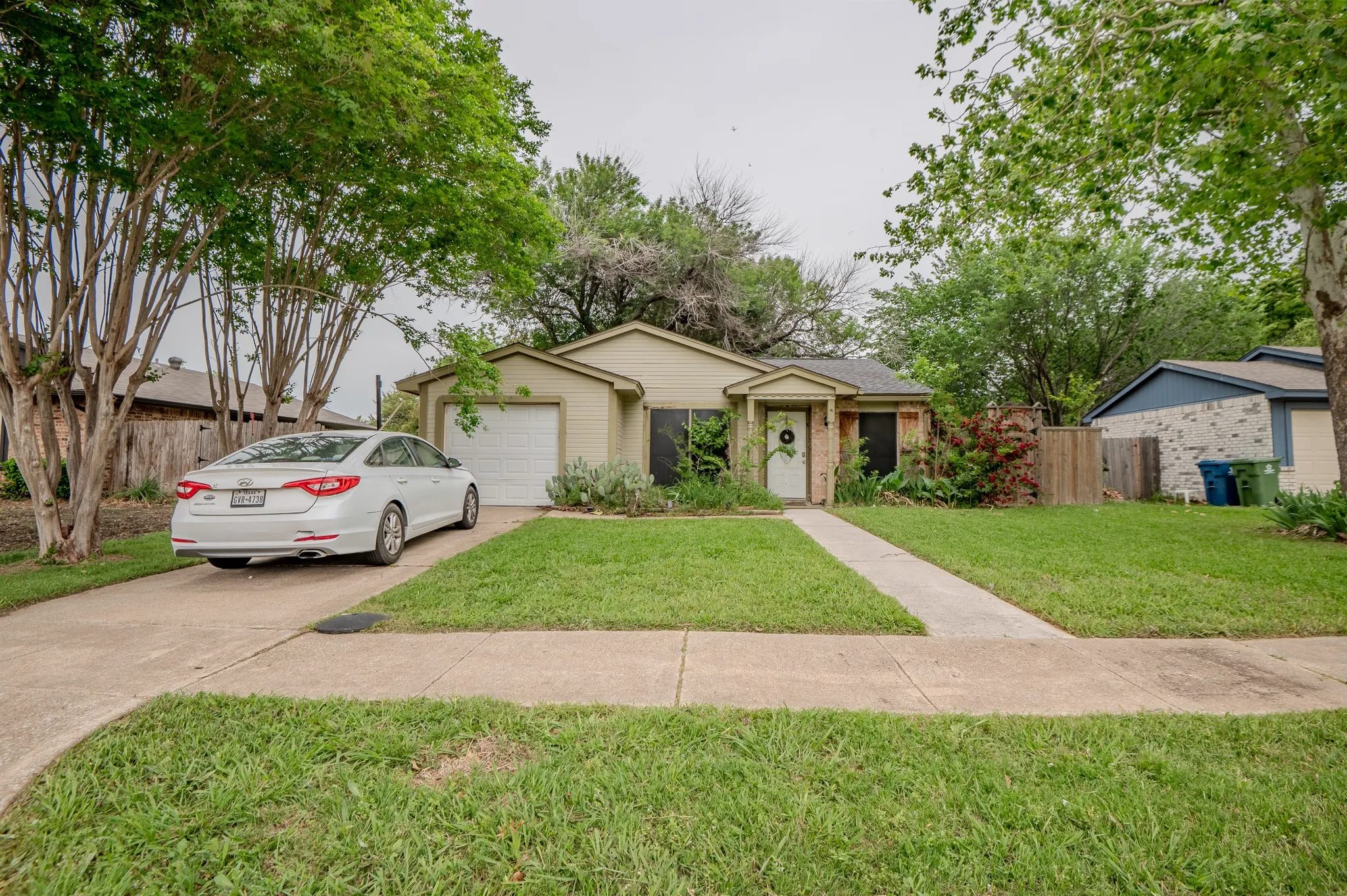 Single Family Residence For Sale in Denton County , 4220 Malone Avenue, The Colony, Texas 75056, 3 Bedroom, 2 Bathroom, 1 Garage spaces, 1,080 Sqft, built in 1984, mls#21242863, Real Estate Agent in The Colony, Homes For Sale in Denton county, Homes For Sale in The Colony, Realtor in The Colony Texas, Real Estate Brokerage Independent Realty Texas, Luminita Cordes Realtor