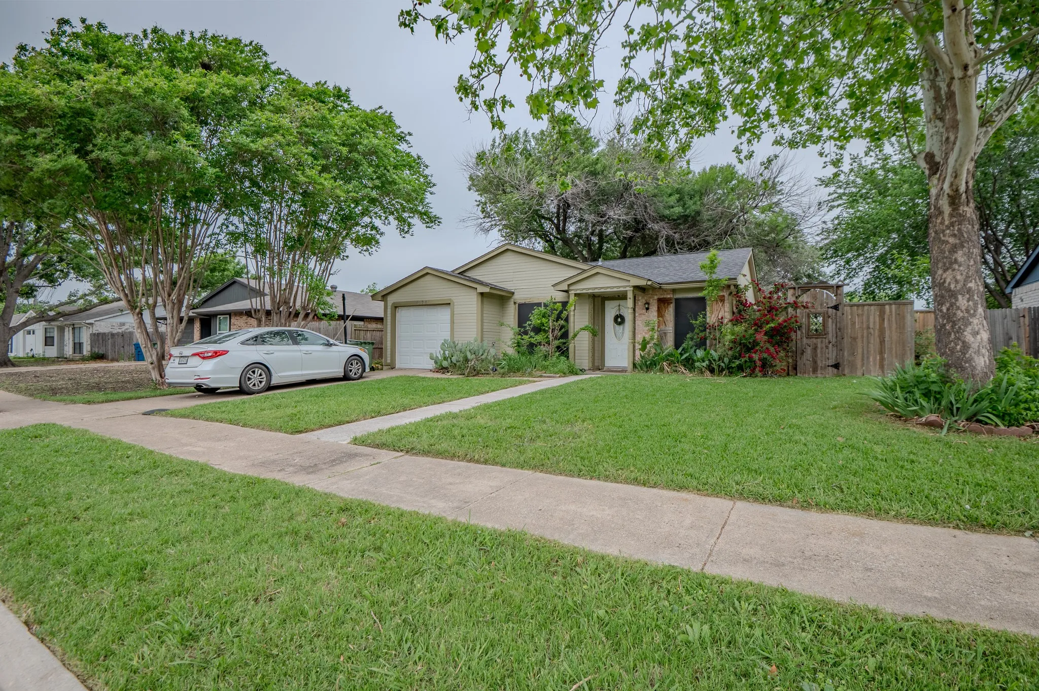 Single Family Residence For Sale in Denton County , 4220 Malone Avenue, The Colony, Texas 75056, 3 Bedroom, 2 Bathroom, 1 Garage spaces, 1,080 Sqft, built in 1984, mls#21242863, Real Estate Agent in The Colony, Homes For Sale in Denton county, Homes For Sale in The Colony, Realtor in The Colony Texas, Real Estate Brokerage Independent Realty Texas, Luminita Cordes Realtor