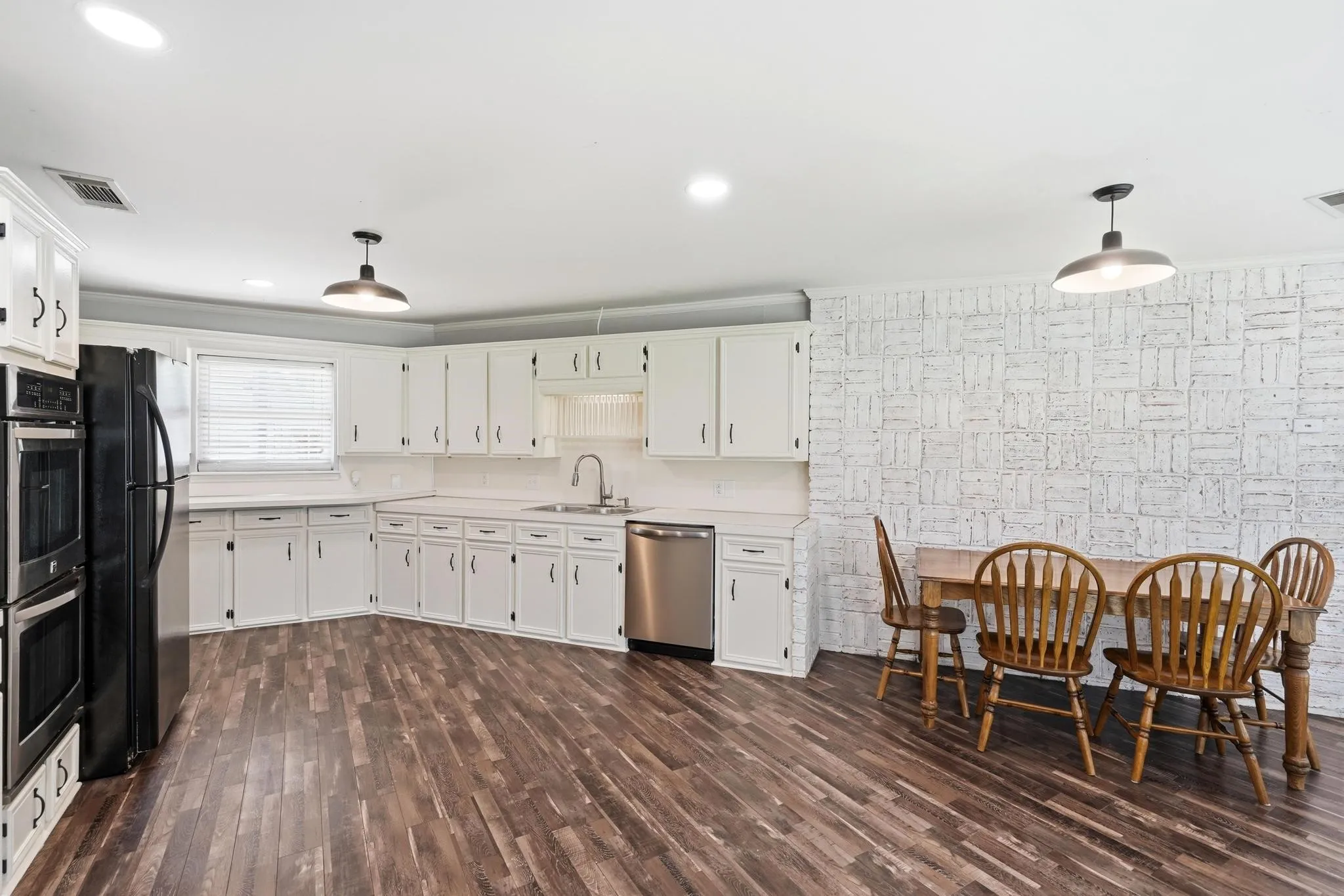 Single Family Residence For Sale in Taylor County , 1501 Edgewater Road, Abilene, Texas 79602, 3 Bedroom, 2 Bathroom, Garage spaces, 2,055 Sqft, built in 1981, mls#21244783, Real Estate Agent in Abilene, Homes For Sale in Taylor county, Homes For Sale in Abilene, Realtor in Abilene Texas, Real Estate Brokerage Independent Realty Texas, Luminita Cordes Realtor