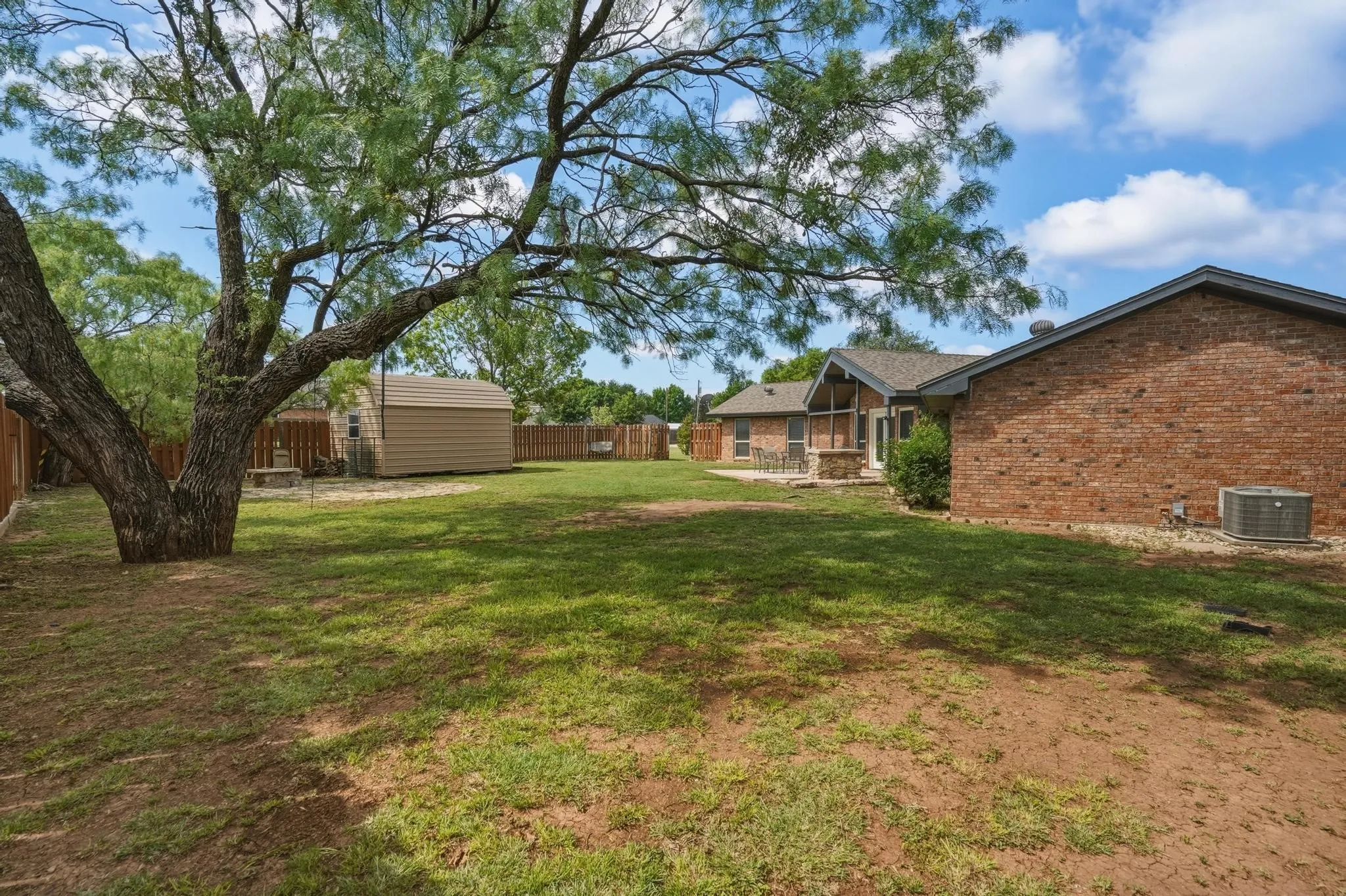 Single Family Residence For Sale in Taylor County , 1501 Edgewater Road, Abilene, Texas 79602, 3 Bedroom, 2 Bathroom, Garage spaces, 2,055 Sqft, built in 1981, mls#21244783, Real Estate Agent in Abilene, Homes For Sale in Taylor county, Homes For Sale in Abilene, Realtor in Abilene Texas, Real Estate Brokerage Independent Realty Texas, Luminita Cordes Realtor