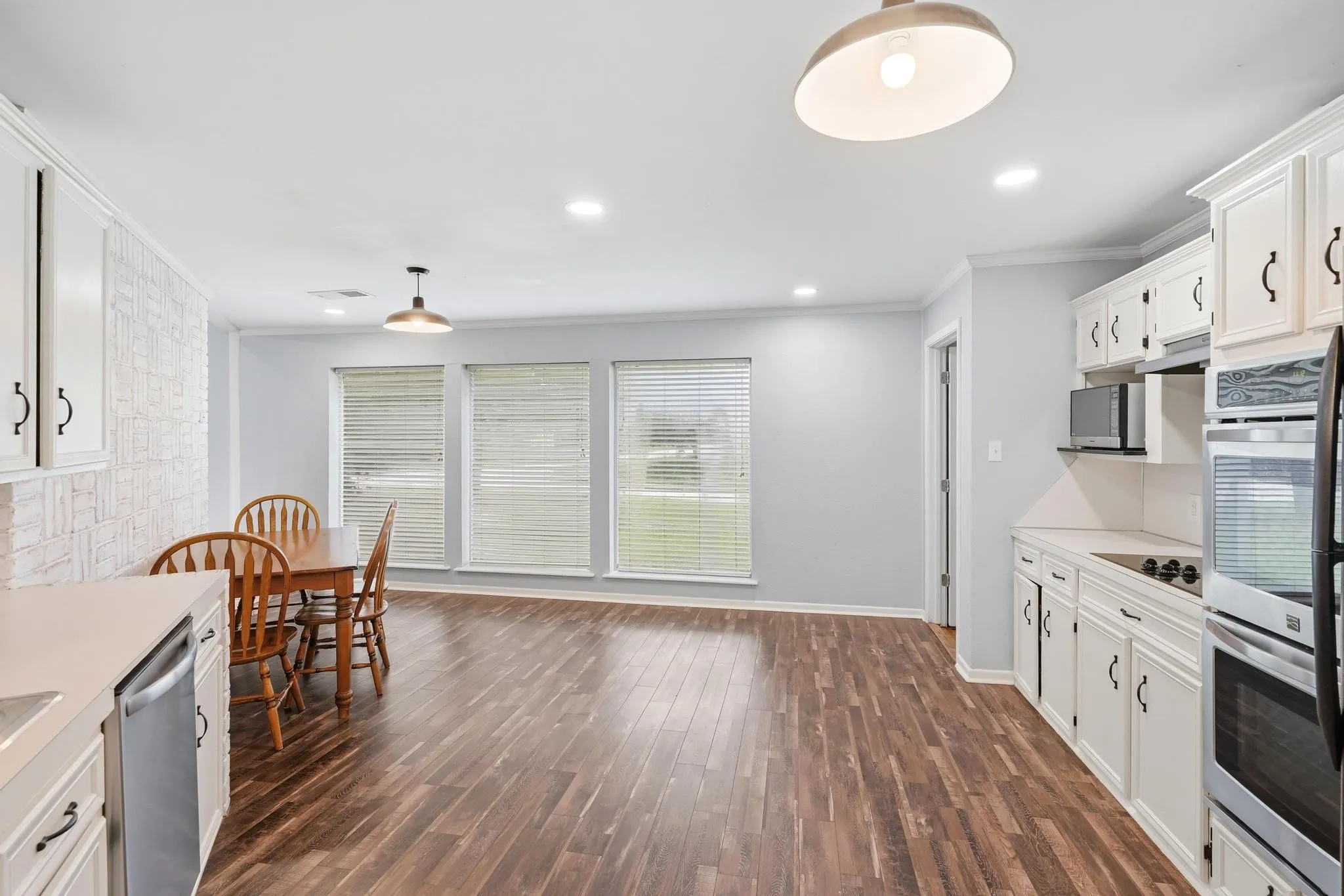 Single Family Residence For Sale in Taylor County , 1501 Edgewater Road, Abilene, Texas 79602, 3 Bedroom, 2 Bathroom, Garage spaces, 2,055 Sqft, built in 1981, mls#21244783, Real Estate Agent in Abilene, Homes For Sale in Taylor county, Homes For Sale in Abilene, Realtor in Abilene Texas, Real Estate Brokerage Independent Realty Texas, Luminita Cordes Realtor