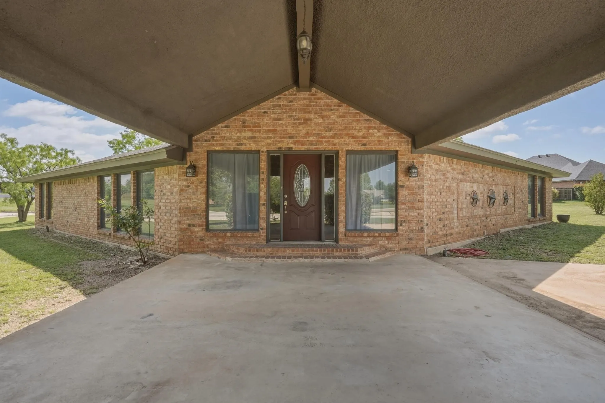 Single Family Residence For Sale in Taylor County , 1501 Edgewater Road, Abilene, Texas 79602, 3 Bedroom, 2 Bathroom, Garage spaces, 2,055 Sqft, built in 1981, mls#21244783, Real Estate Agent in Abilene, Homes For Sale in Taylor county, Homes For Sale in Abilene, Realtor in Abilene Texas, Real Estate Brokerage Independent Realty Texas, Luminita Cordes Realtor