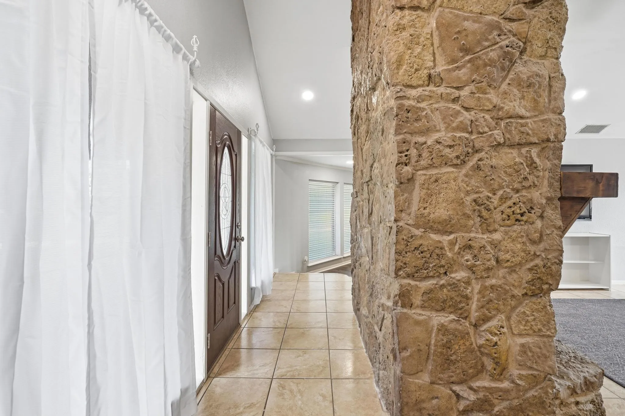 Single Family Residence For Sale in Taylor County , 1501 Edgewater Road, Abilene, Texas 79602, 3 Bedroom, 2 Bathroom, Garage spaces, 2,055 Sqft, built in 1981, mls#21244783, Real Estate Agent in Abilene, Homes For Sale in Taylor county, Homes For Sale in Abilene, Realtor in Abilene Texas, Real Estate Brokerage Independent Realty Texas, Luminita Cordes Realtor
