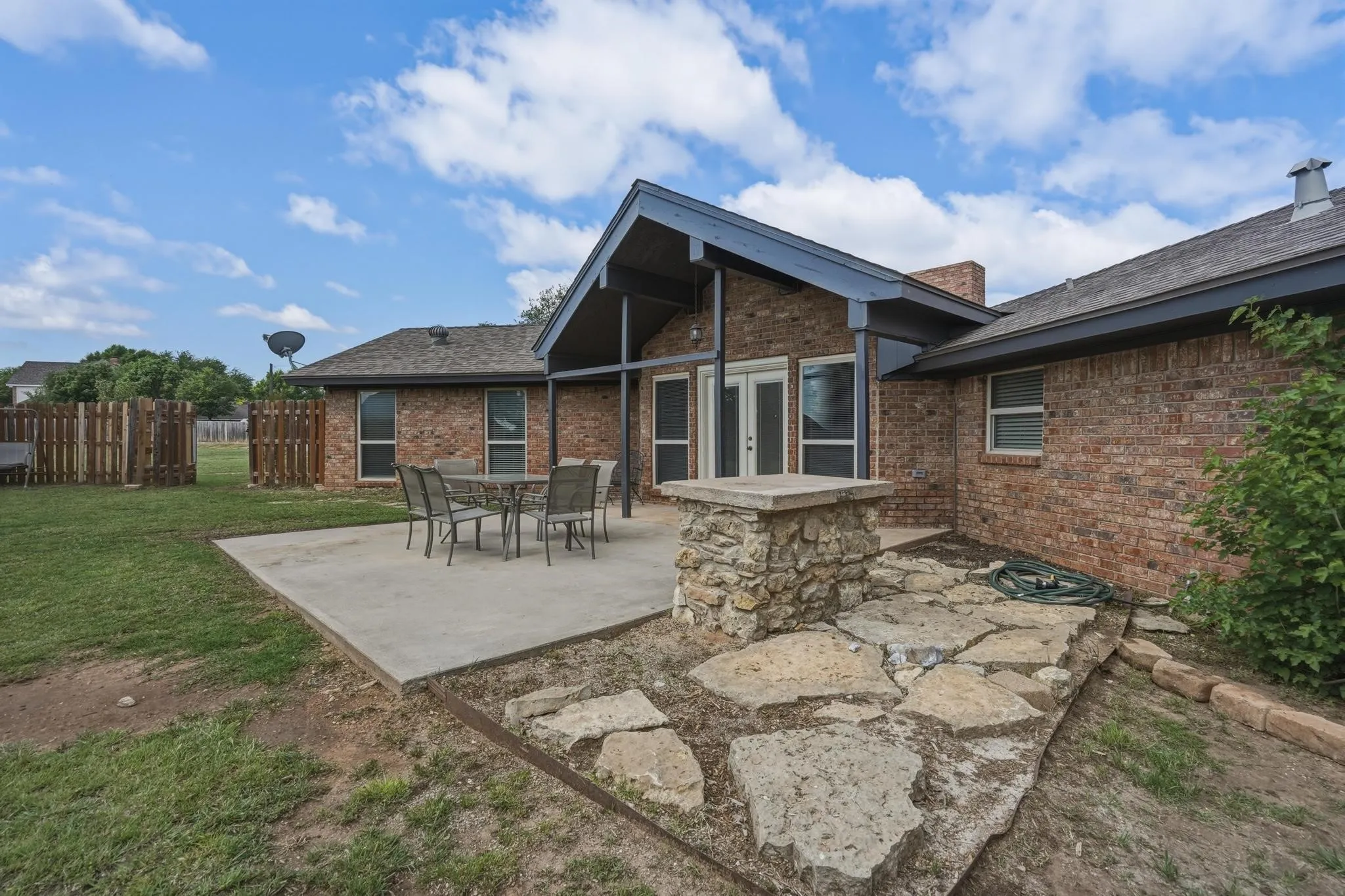 Single Family Residence For Sale in Taylor County , 1501 Edgewater Road, Abilene, Texas 79602, 3 Bedroom, 2 Bathroom, Garage spaces, 2,055 Sqft, built in 1981, mls#21244783, Real Estate Agent in Abilene, Homes For Sale in Taylor county, Homes For Sale in Abilene, Realtor in Abilene Texas, Real Estate Brokerage Independent Realty Texas, Luminita Cordes Realtor