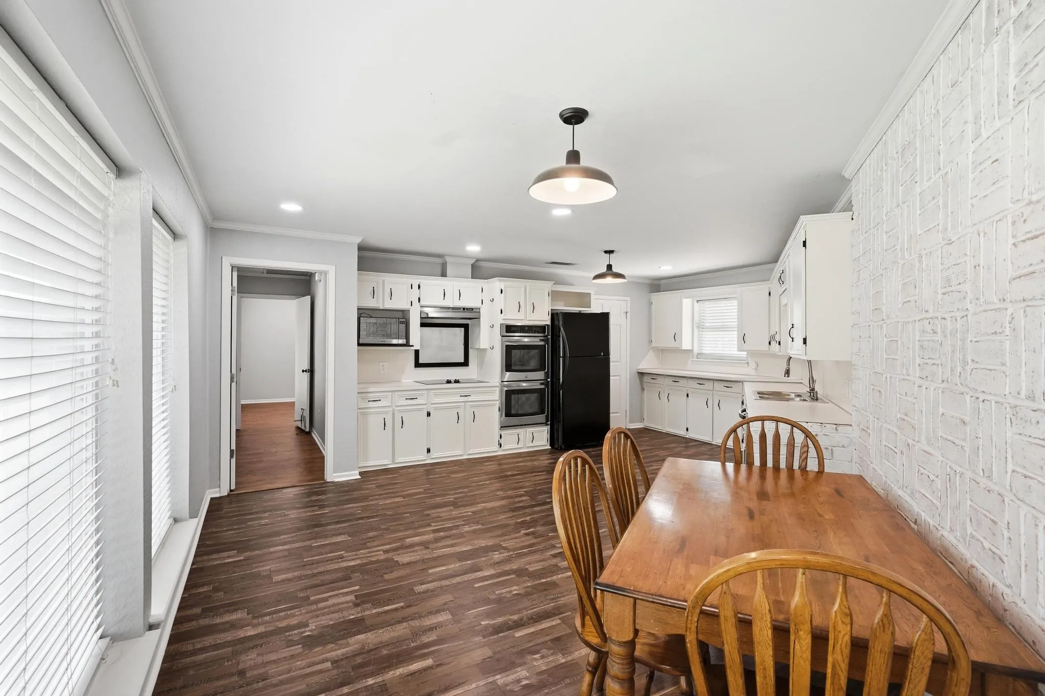 Single Family Residence For Sale in Taylor County , 1501 Edgewater Road, Abilene, Texas 79602, 3 Bedroom, 2 Bathroom, Garage spaces, 2,055 Sqft, built in 1981, mls#21244783, Real Estate Agent in Abilene, Homes For Sale in Taylor county, Homes For Sale in Abilene, Realtor in Abilene Texas, Real Estate Brokerage Independent Realty Texas, Luminita Cordes Realtor