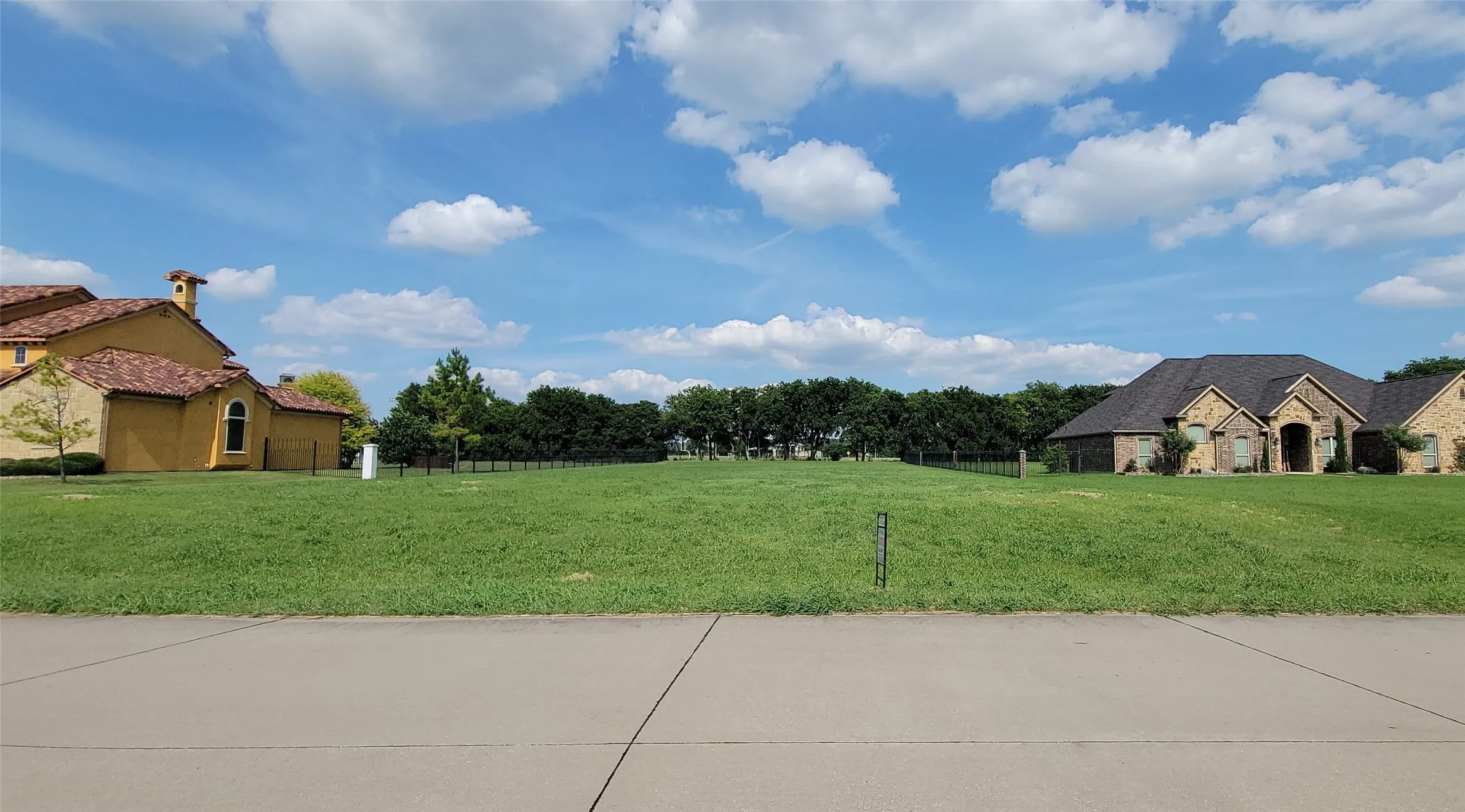 This property features an expansive green lawn, offering ample space