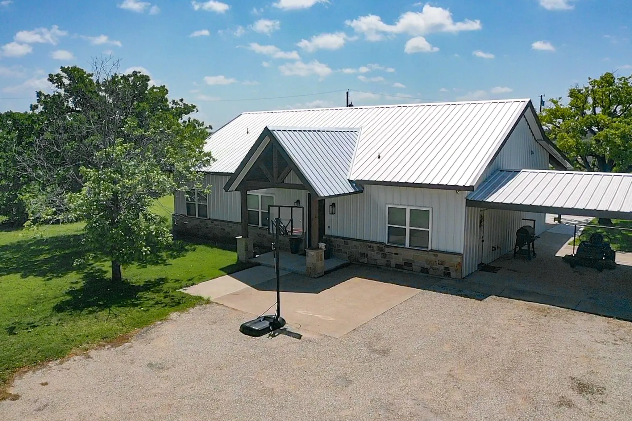 Single Family Residence For Sale in Jack County , 1201 Synterra Estates Loop, Jacksboro, Texas 76458, 3 Bedroom, 4 Bathroom, 2 Garage spaces, 2,494 Sqft, built in 2022, New Construction - Complete, mls#21243370, Real Estate Agent in Jacksboro, Homes For Sale in Jack county, Homes For Sale in Jacksboro, Realtor in Jacksboro Texas, Real Estate Brokerage Independent Realty Texas, Luminita Cordes Realtor