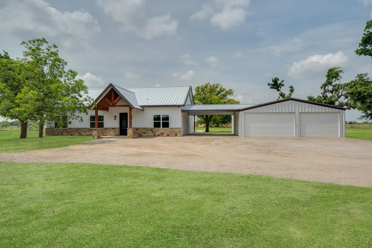 Single Family Residence For Sale in Jack County , 1201 Synterra Estates Loop, Jacksboro, Texas 76458, 3 Bedroom, 4 Bathroom, 2 Garage spaces, 2,494 Sqft, built in 2022, New Construction - Complete, mls#21243370, Real Estate Agent in Jacksboro, Homes For Sale in Jack county, Homes For Sale in Jacksboro, Realtor in Jacksboro Texas, Real Estate Brokerage Independent Realty Texas, Luminita Cordes Realtor