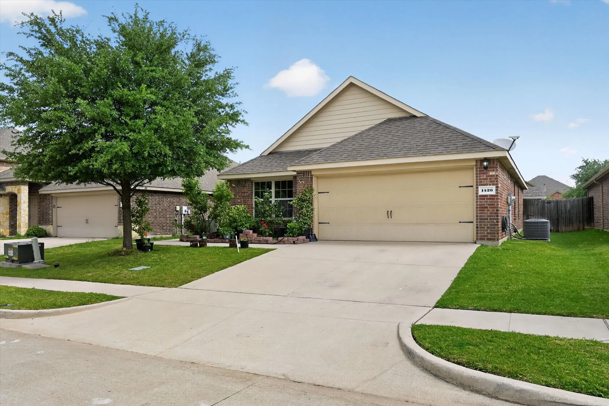 Single Family Residence For Sale in Kaufman County , 1420 Arabella Avenue, Forney, Texas 75126, 4 Bedroom, 2 Bathroom, 2 Garage spaces, 1,636 Sqft, built in 2016, mls#21243919, Real Estate Agent in Forney, Homes For Sale in Kaufman county, Homes For Sale in Forney, Realtor in Forney Texas, Real Estate Brokerage Independent Realty Texas, Luminita Cordes Realtor