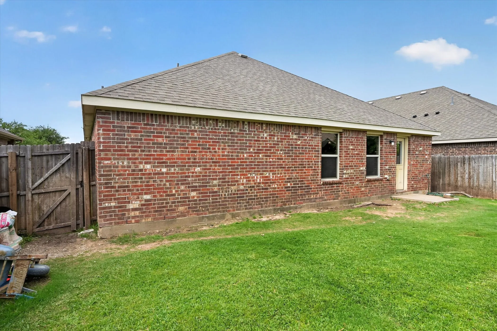 Single Family Residence For Sale in Kaufman County , 1420 Arabella Avenue, Forney, Texas 75126, 4 Bedroom, 2 Bathroom, 2 Garage spaces, 1,636 Sqft, built in 2016, mls#21243919, Real Estate Agent in Forney, Homes For Sale in Kaufman county, Homes For Sale in Forney, Realtor in Forney Texas, Real Estate Brokerage Independent Realty Texas, Luminita Cordes Realtor