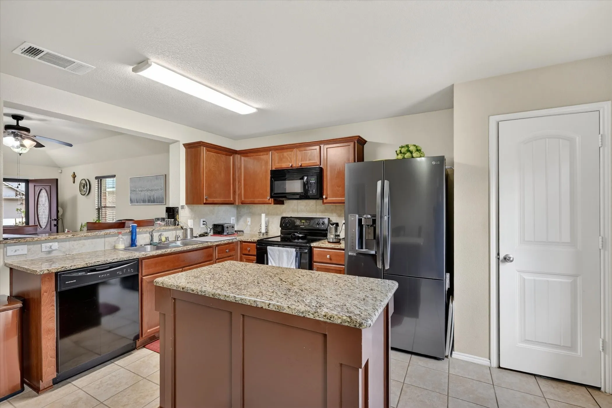 Single Family Residence For Sale in Kaufman County , 1420 Arabella Avenue, Forney, Texas 75126, 4 Bedroom, 2 Bathroom, 2 Garage spaces, 1,636 Sqft, built in 2016, mls#21243919, Real Estate Agent in Forney, Homes For Sale in Kaufman county, Homes For Sale in Forney, Realtor in Forney Texas, Real Estate Brokerage Independent Realty Texas, Luminita Cordes Realtor