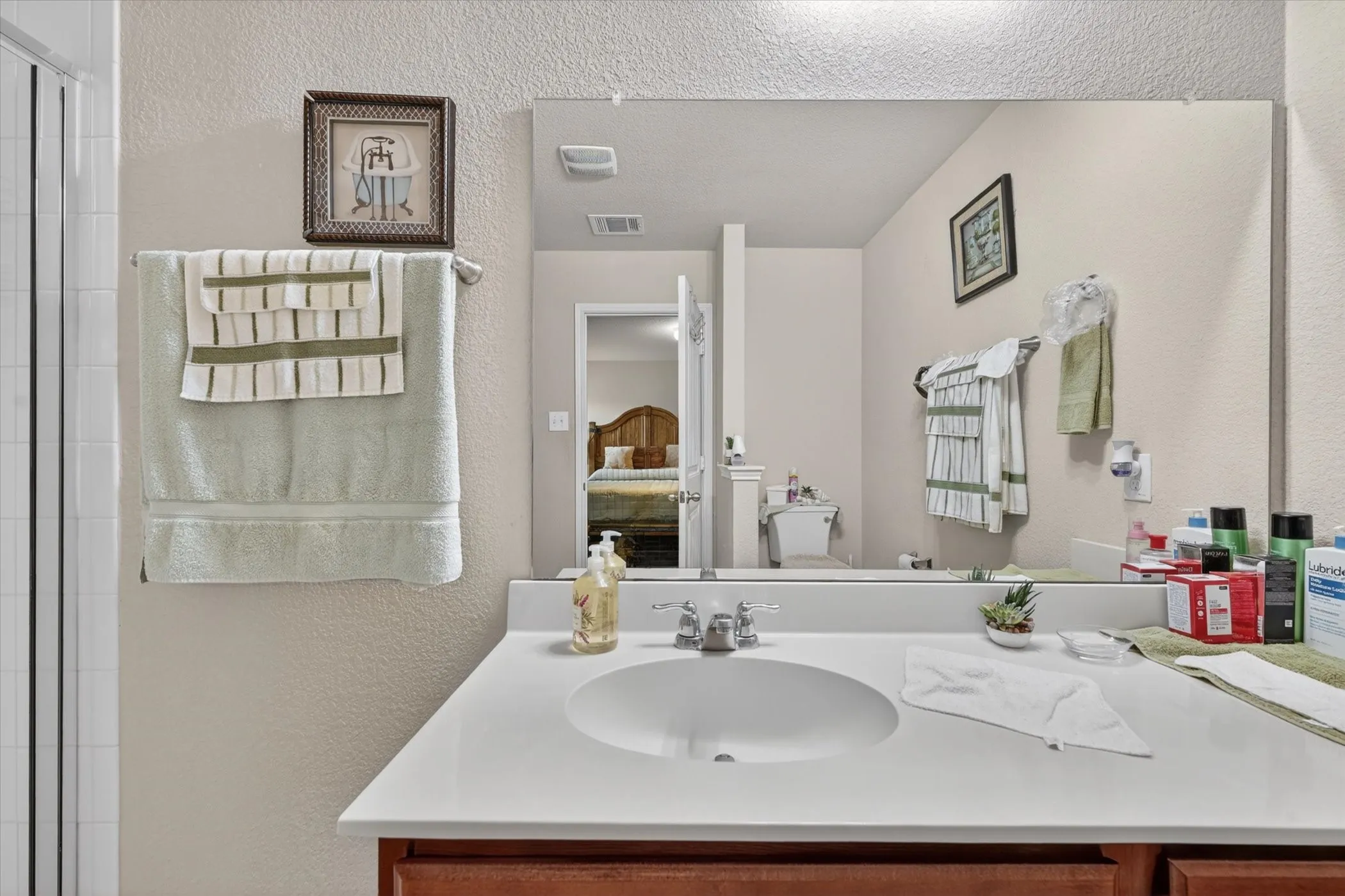 Single Family Residence For Sale in Kaufman County , 1420 Arabella Avenue, Forney, Texas 75126, 4 Bedroom, 2 Bathroom, 2 Garage spaces, 1,636 Sqft, built in 2016, mls#21243919, Real Estate Agent in Forney, Homes For Sale in Kaufman county, Homes For Sale in Forney, Realtor in Forney Texas, Real Estate Brokerage Independent Realty Texas, Luminita Cordes Realtor