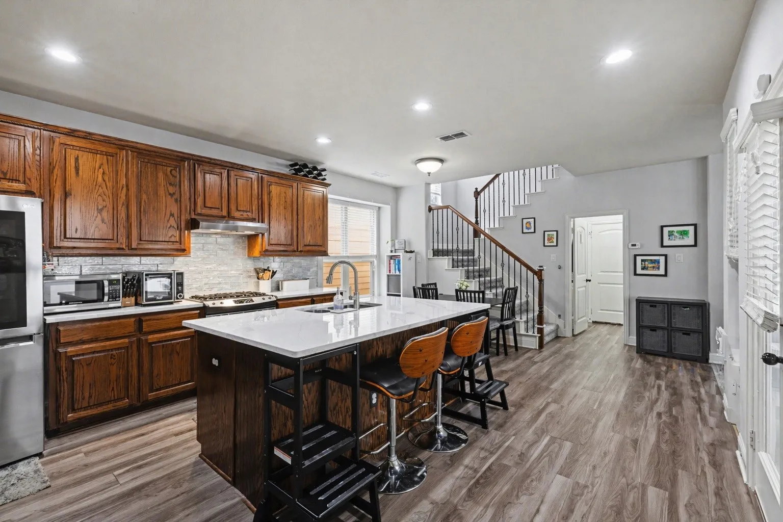 Single Family Residence For Sale in Denton County , 1229 Hayden Lane, Savannah, Texas 76227, 5 Bedroom, 3 Bathroom, 2 Garage spaces, 2,718 Sqft, built in 2011, Preowned, mls#21244744, Real Estate Agent in Savannah, Homes For Sale in Denton county, Homes For Sale in Savannah, Realtor in Savannah Texas, Real Estate Brokerage Independent Realty Texas, Luminita Cordes Realtor
