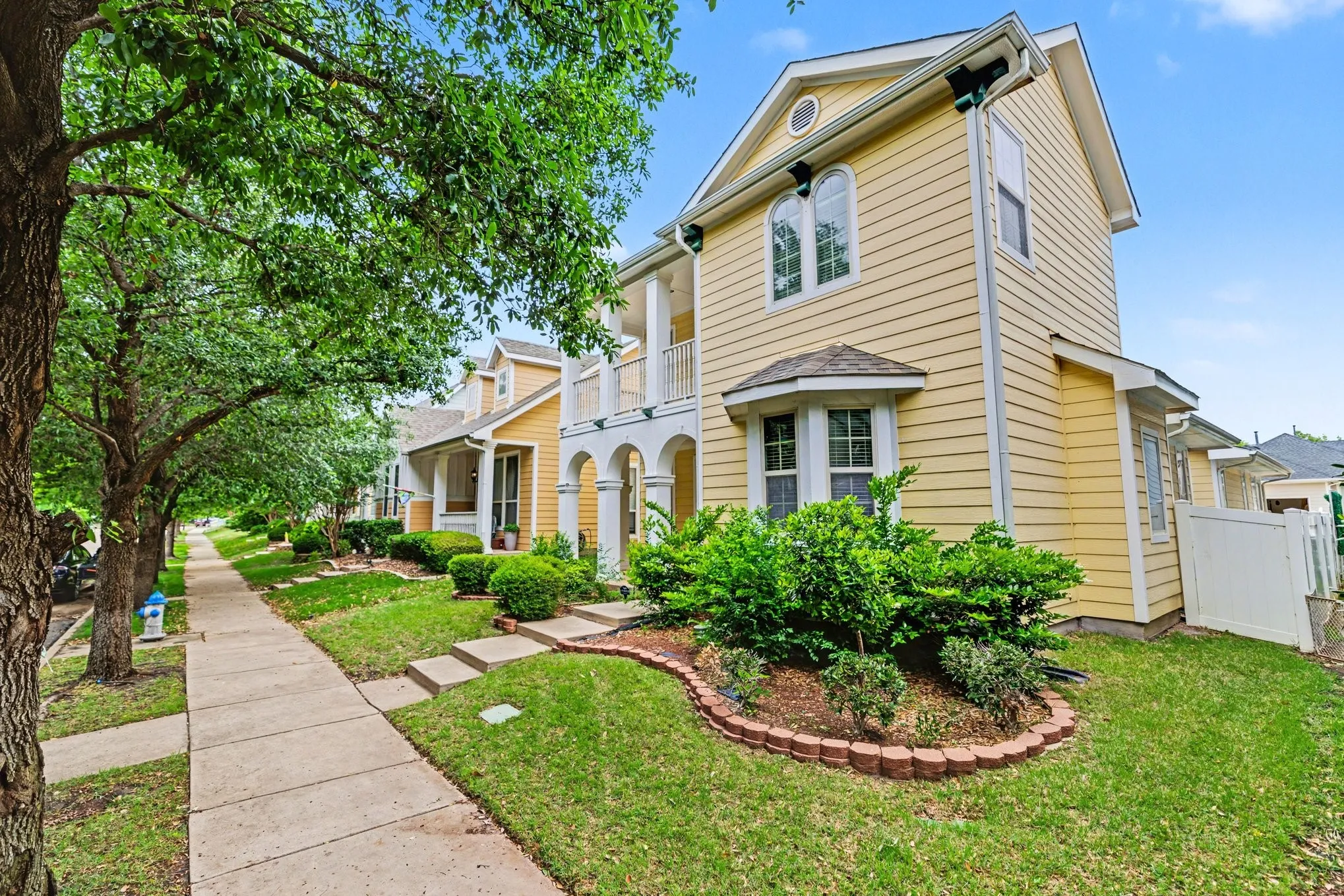 Single Family Residence For Sale in Denton County , 1229 Hayden Lane, Savannah, Texas 76227, 5 Bedroom, 3 Bathroom, 2 Garage spaces, 2,718 Sqft, built in 2011, Preowned, mls#21244744, Real Estate Agent in Savannah, Homes For Sale in Denton county, Homes For Sale in Savannah, Realtor in Savannah Texas, Real Estate Brokerage Independent Realty Texas, Luminita Cordes Realtor