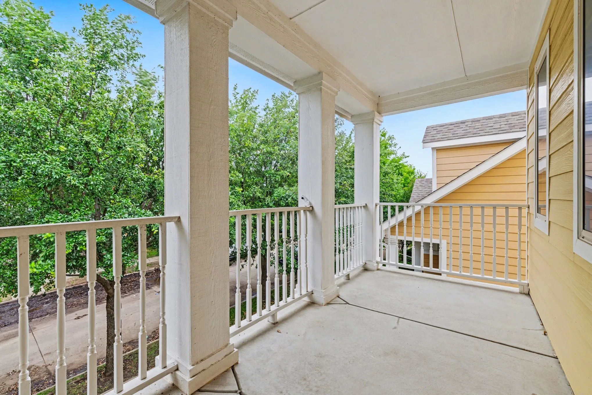 Single Family Residence For Sale in Denton County , 1229 Hayden Lane, Savannah, Texas 76227, 5 Bedroom, 3 Bathroom, 2 Garage spaces, 2,718 Sqft, built in 2011, Preowned, mls#21244744, Real Estate Agent in Savannah, Homes For Sale in Denton county, Homes For Sale in Savannah, Realtor in Savannah Texas, Real Estate Brokerage Independent Realty Texas, Luminita Cordes Realtor