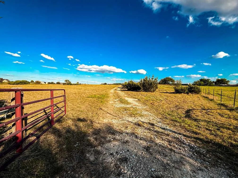 Farm For Sale in Coryell County , 601 County Road 60, Gatesville, Texas 76528, 1 Bedroom, 1 Bathroom, Garage spaces, 512 Sqft, built in 2015, Preowned, mls#21245044, Real Estate Agent in Gatesville, Homes For Sale in Coryell county, Homes For Sale in Gatesville, Realtor in Gatesville Texas, Real Estate Brokerage Independent Realty Texas, Luminita Cordes Realtor