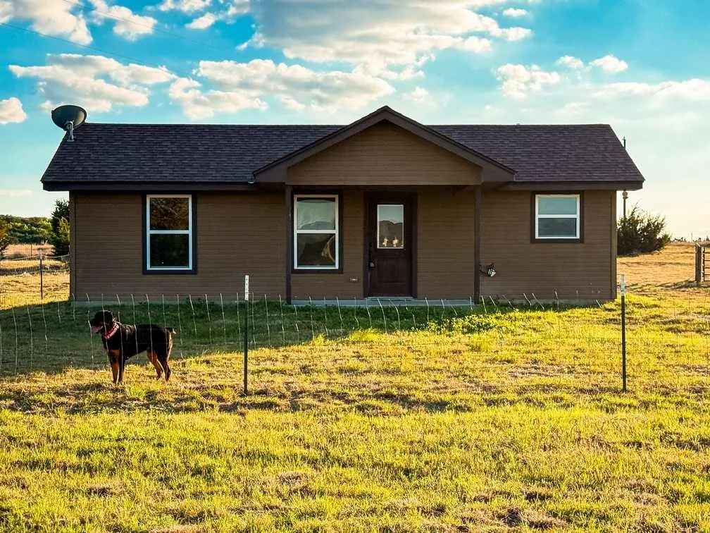 Farm For Sale in Coryell County , 601 County Road 60, Gatesville, Texas 76528, 1 Bedroom, 1 Bathroom, Garage spaces, 512 Sqft, built in 2015, Preowned, mls#21245044, Real Estate Agent in Gatesville, Homes For Sale in Coryell county, Homes For Sale in Gatesville, Realtor in Gatesville Texas, Real Estate Brokerage Independent Realty Texas, Luminita Cordes Realtor