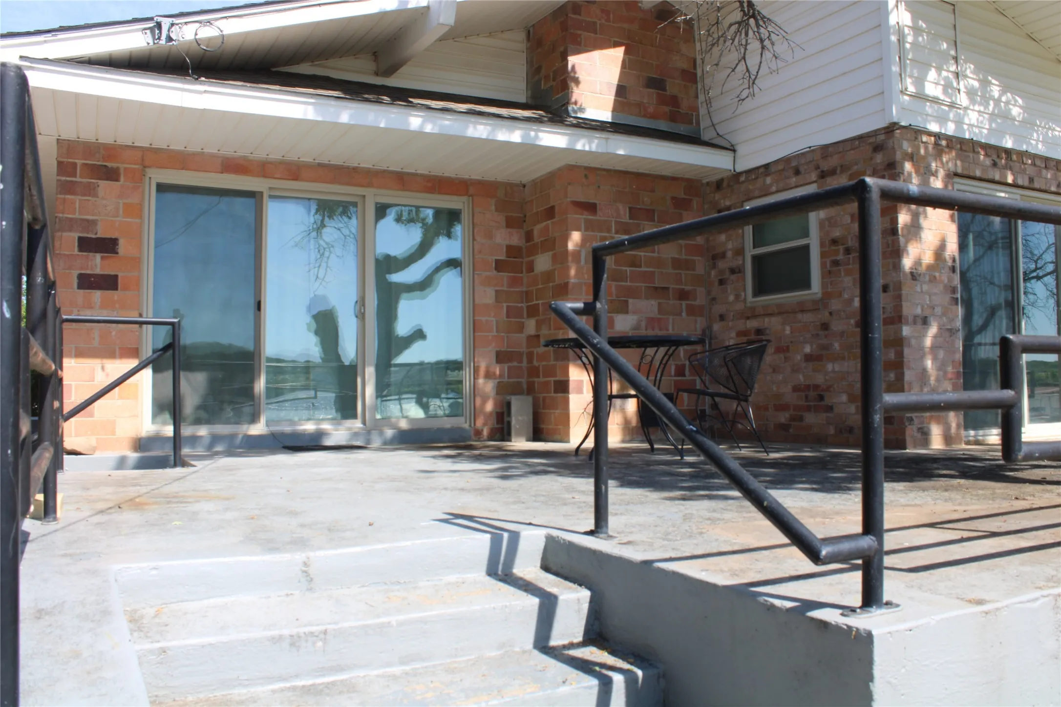 Single Family Residence For Sale in Brown County , 225 Avolyne Avenue, Brownwood, Texas 76801, 2 Bedroom, 3 Bathroom, Garage spaces, 1,432 Sqft, built in 0, mls#21244219, Real Estate Agent in Brownwood, Homes For Sale in Brown county, Homes For Sale in Brownwood, Realtor in Brownwood Texas, Real Estate Brokerage Independent Realty Texas, Luminita Cordes Realtor