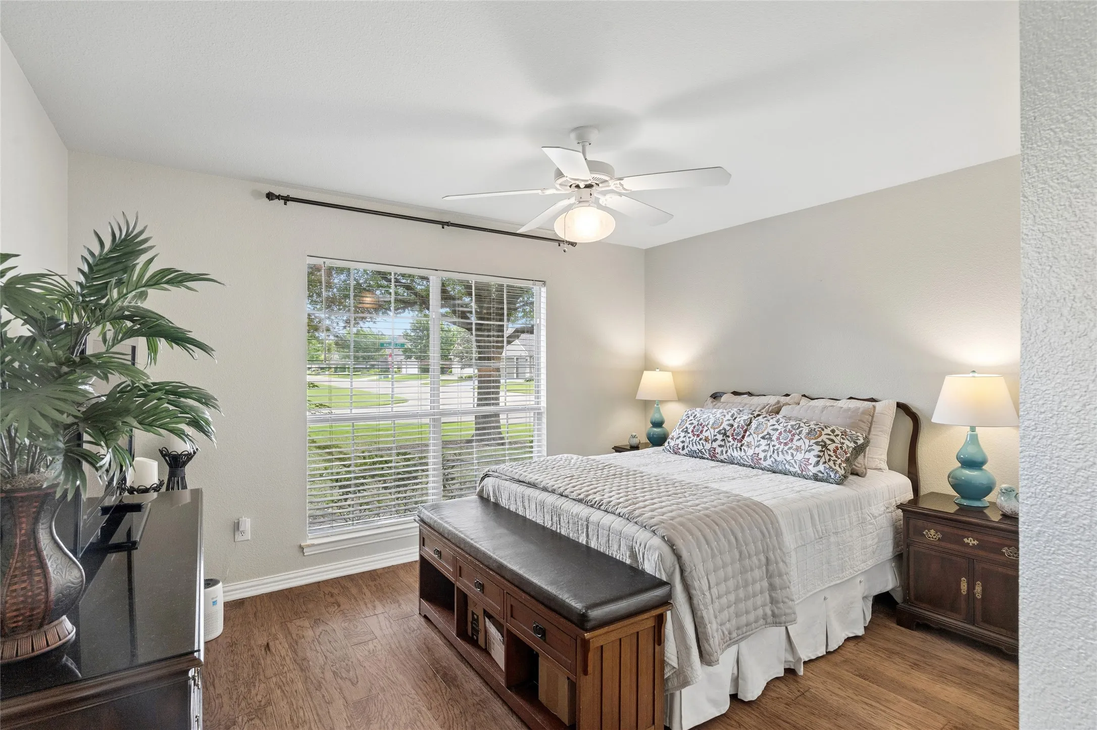 Secondary bedroom