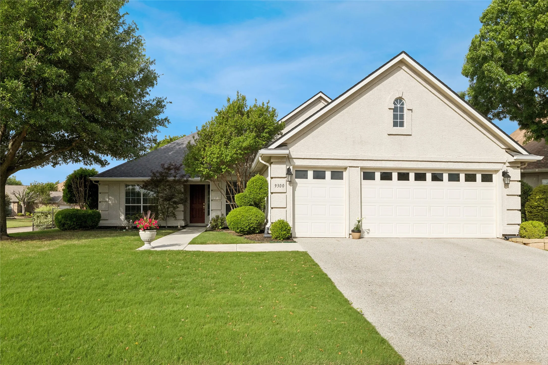 Oversized 2 car garage PLUS a golf cart entrance