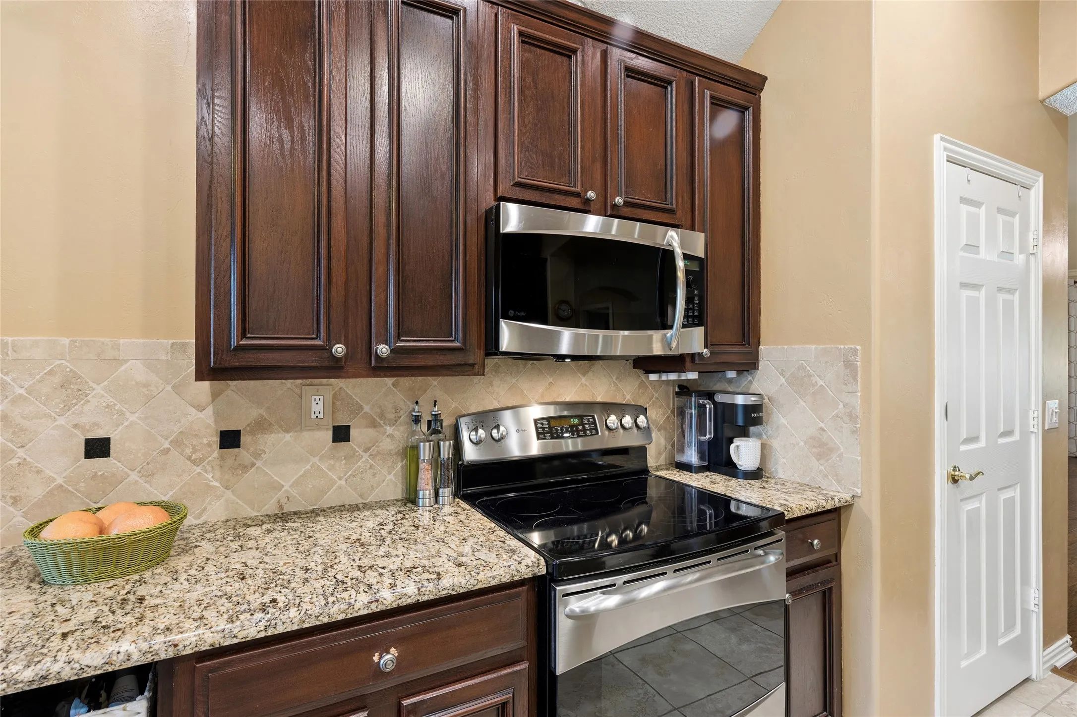 Stainless steel appliances and easy access panty