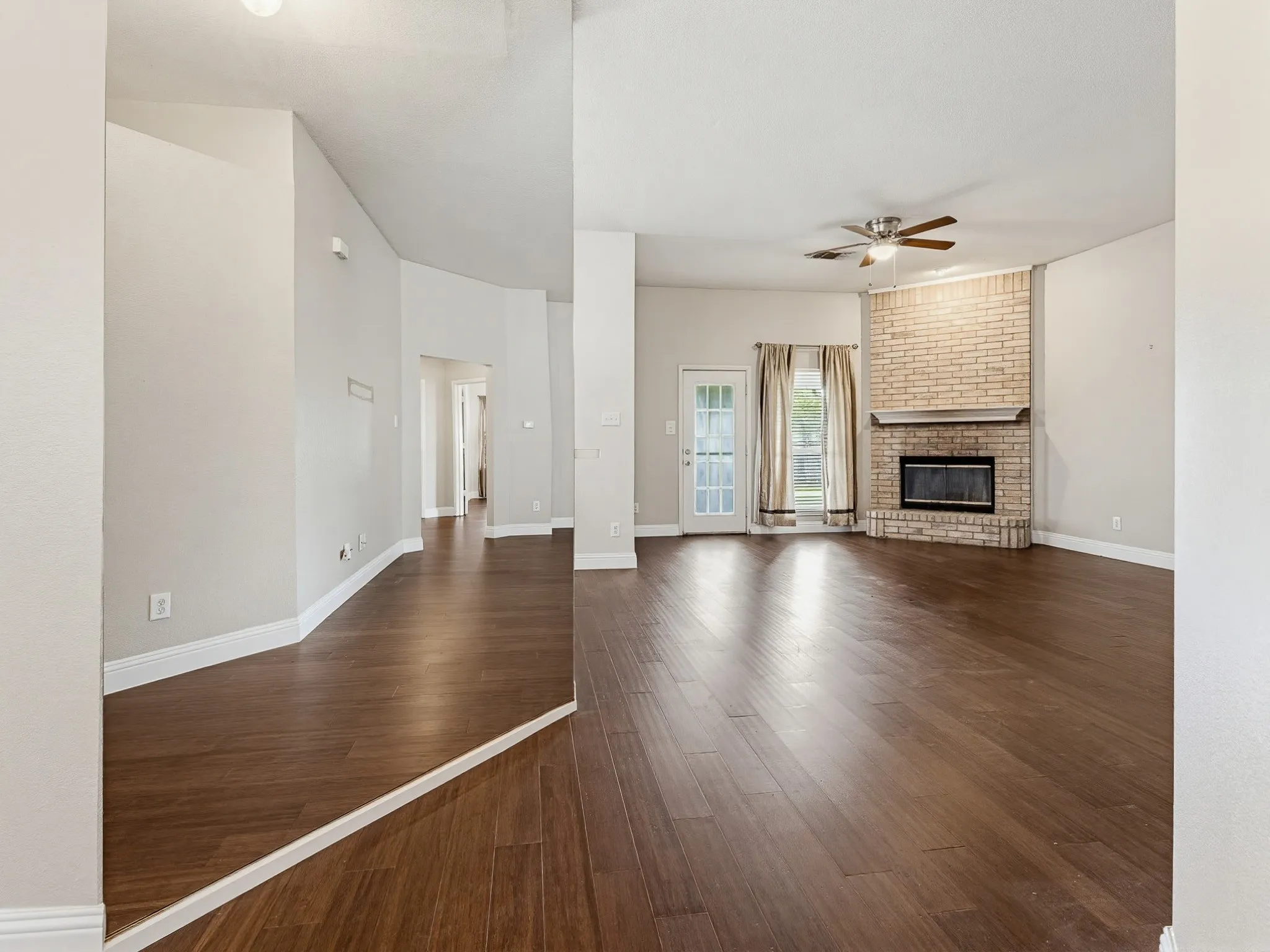 Single Family Residence For Sale in Dallas County , 464 Maplegrove Road, Cedar Hill, Texas 75104, 3 Bedroom, 2 Bathroom, 2 Garage spaces, 1,733 Sqft, built in 1999, mls#21240554, Real Estate Agent in Cedar Hill, Homes For Sale in Dallas county, Homes For Sale in Cedar Hill, Realtor in Cedar Hill Texas, Real Estate Brokerage Independent Realty Texas, Luminita Cordes Realtor