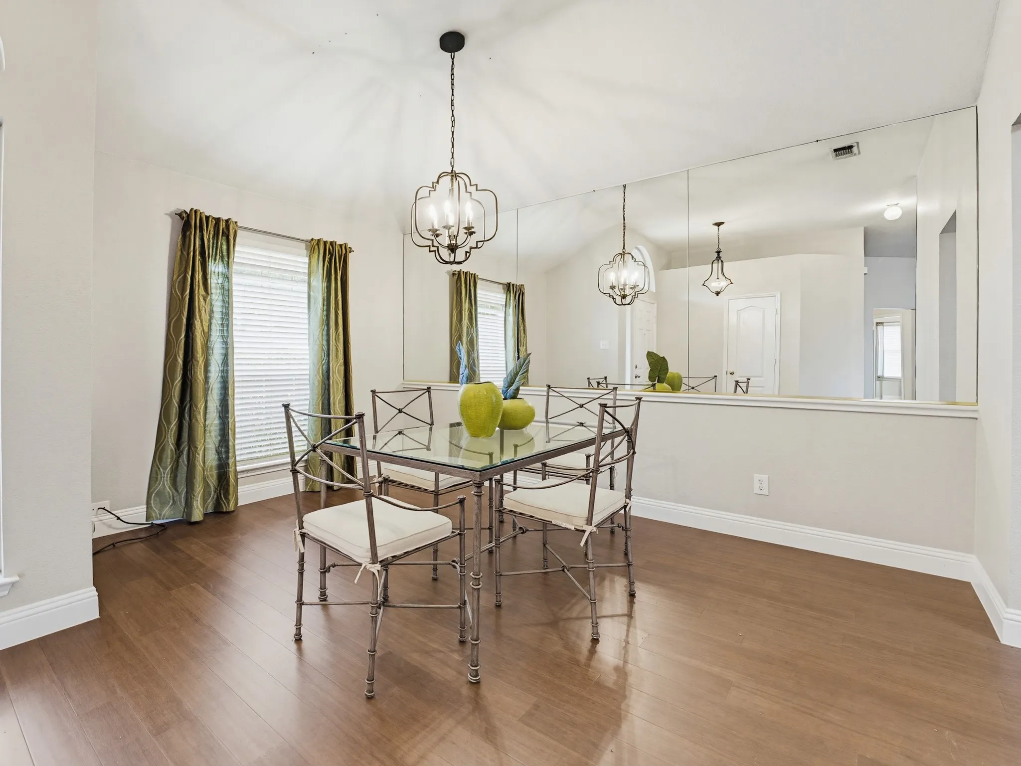 Single Family Residence For Sale in Dallas County , 464 Maplegrove Road, Cedar Hill, Texas 75104, 3 Bedroom, 2 Bathroom, 2 Garage spaces, 1,733 Sqft, built in 1999, mls#21240554, Real Estate Agent in Cedar Hill, Homes For Sale in Dallas county, Homes For Sale in Cedar Hill, Realtor in Cedar Hill Texas, Real Estate Brokerage Independent Realty Texas, Luminita Cordes Realtor