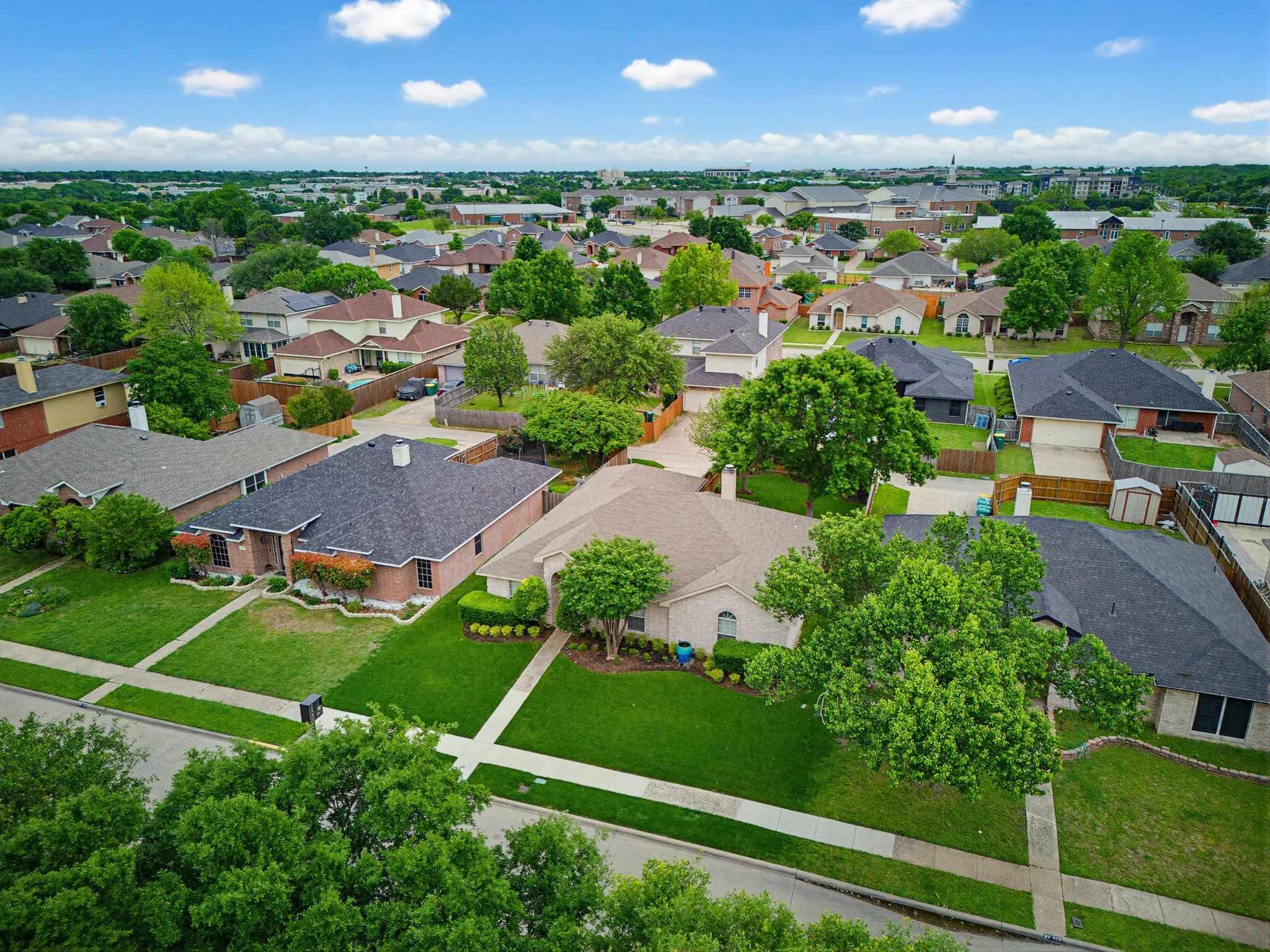 Single Family Residence For Sale in Dallas County , 464 Maplegrove Road, Cedar Hill, Texas 75104, 3 Bedroom, 2 Bathroom, 2 Garage spaces, 1,733 Sqft, built in 1999, mls#21240554, Real Estate Agent in Cedar Hill, Homes For Sale in Dallas county, Homes For Sale in Cedar Hill, Realtor in Cedar Hill Texas, Real Estate Brokerage Independent Realty Texas, Luminita Cordes Realtor