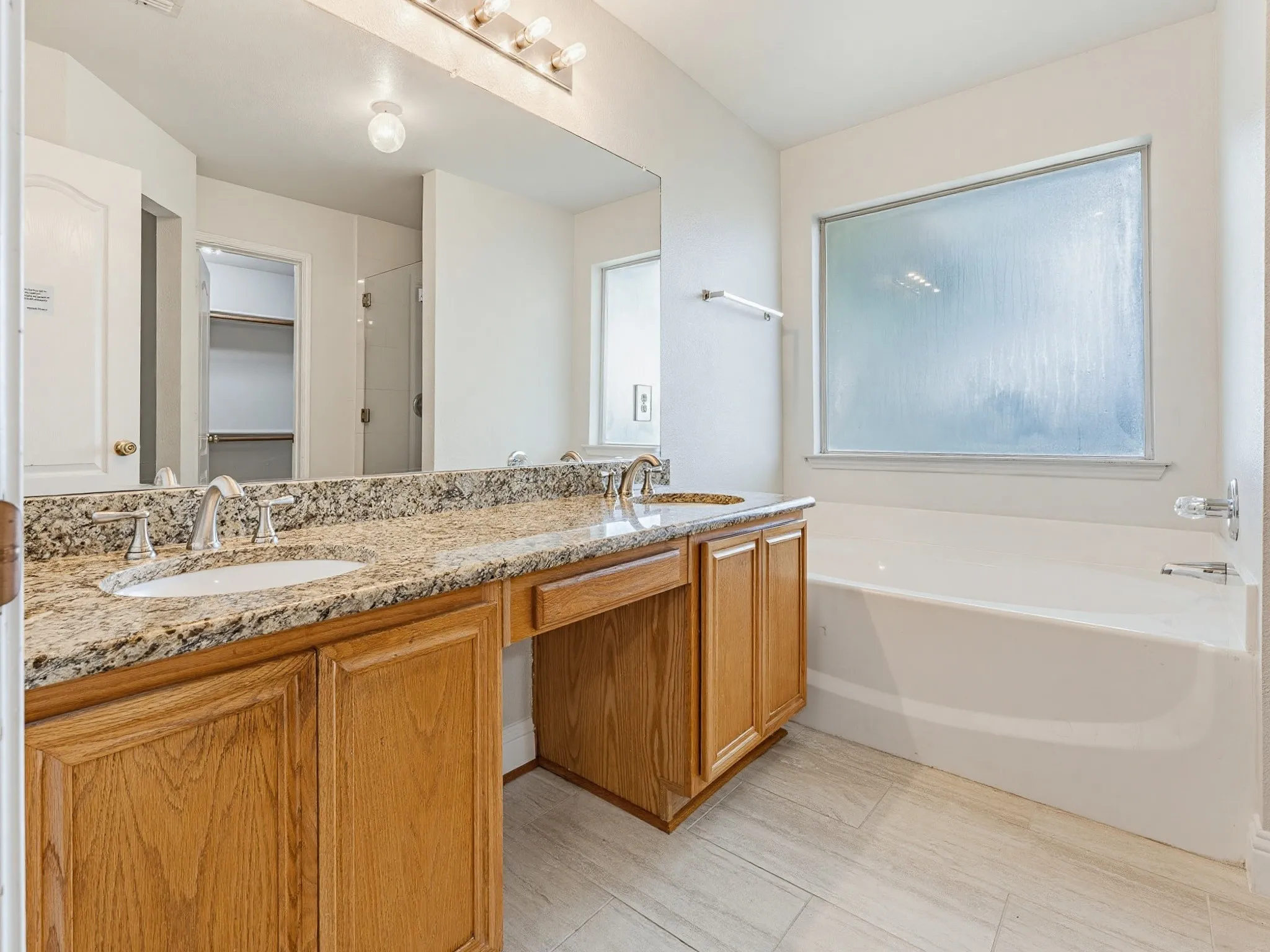 Single Family Residence For Sale in Dallas County , 464 Maplegrove Road, Cedar Hill, Texas 75104, 3 Bedroom, 2 Bathroom, 2 Garage spaces, 1,733 Sqft, built in 1999, mls#21240554, Real Estate Agent in Cedar Hill, Homes For Sale in Dallas county, Homes For Sale in Cedar Hill, Realtor in Cedar Hill Texas, Real Estate Brokerage Independent Realty Texas, Luminita Cordes Realtor