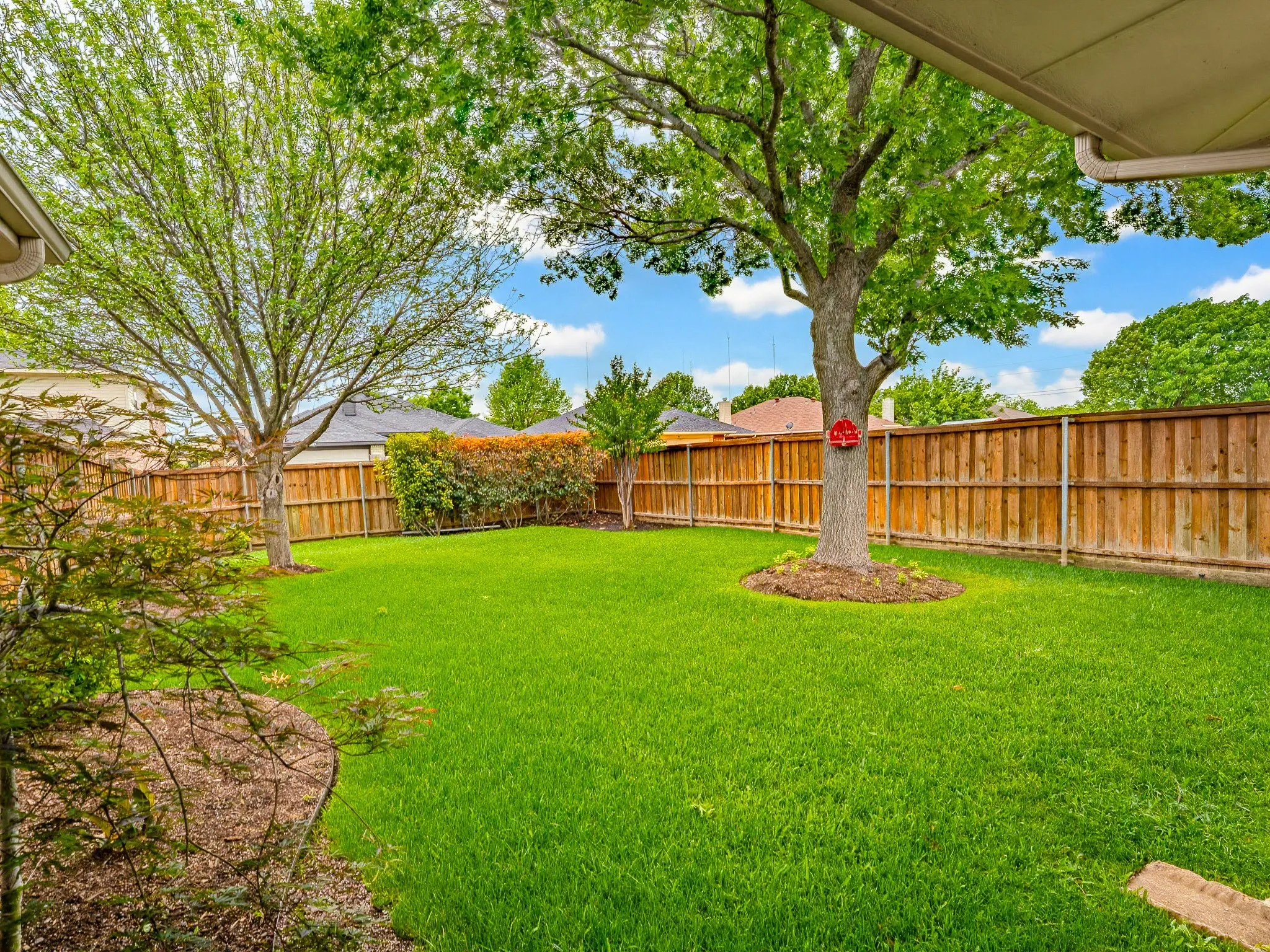 Single Family Residence For Sale in Dallas County , 464 Maplegrove Road, Cedar Hill, Texas 75104, 3 Bedroom, 2 Bathroom, 2 Garage spaces, 1,733 Sqft, built in 1999, mls#21240554, Real Estate Agent in Cedar Hill, Homes For Sale in Dallas county, Homes For Sale in Cedar Hill, Realtor in Cedar Hill Texas, Real Estate Brokerage Independent Realty Texas, Luminita Cordes Realtor