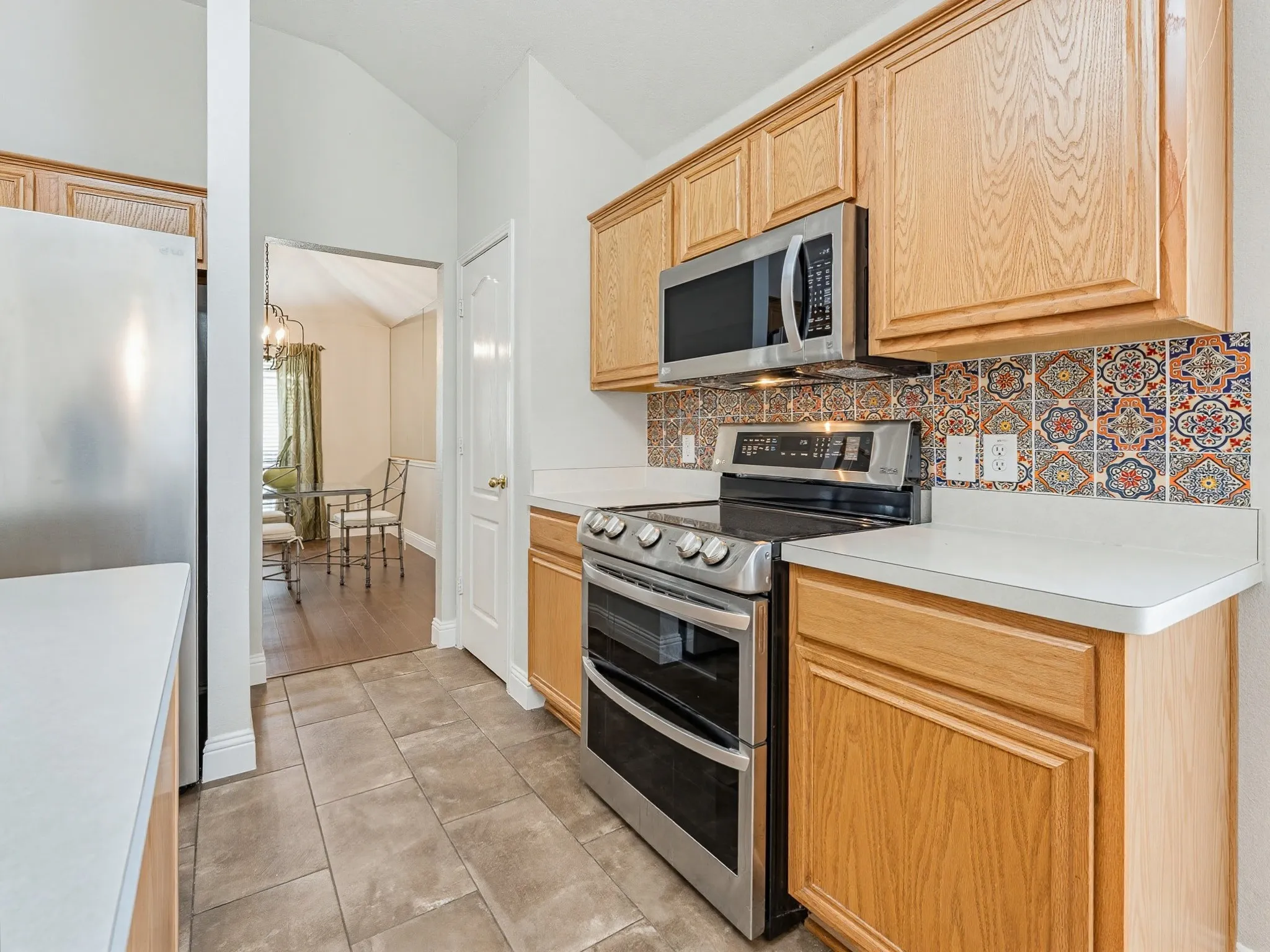 Single Family Residence For Sale in Dallas County , 464 Maplegrove Road, Cedar Hill, Texas 75104, 3 Bedroom, 2 Bathroom, 2 Garage spaces, 1,733 Sqft, built in 1999, mls#21240554, Real Estate Agent in Cedar Hill, Homes For Sale in Dallas county, Homes For Sale in Cedar Hill, Realtor in Cedar Hill Texas, Real Estate Brokerage Independent Realty Texas, Luminita Cordes Realtor