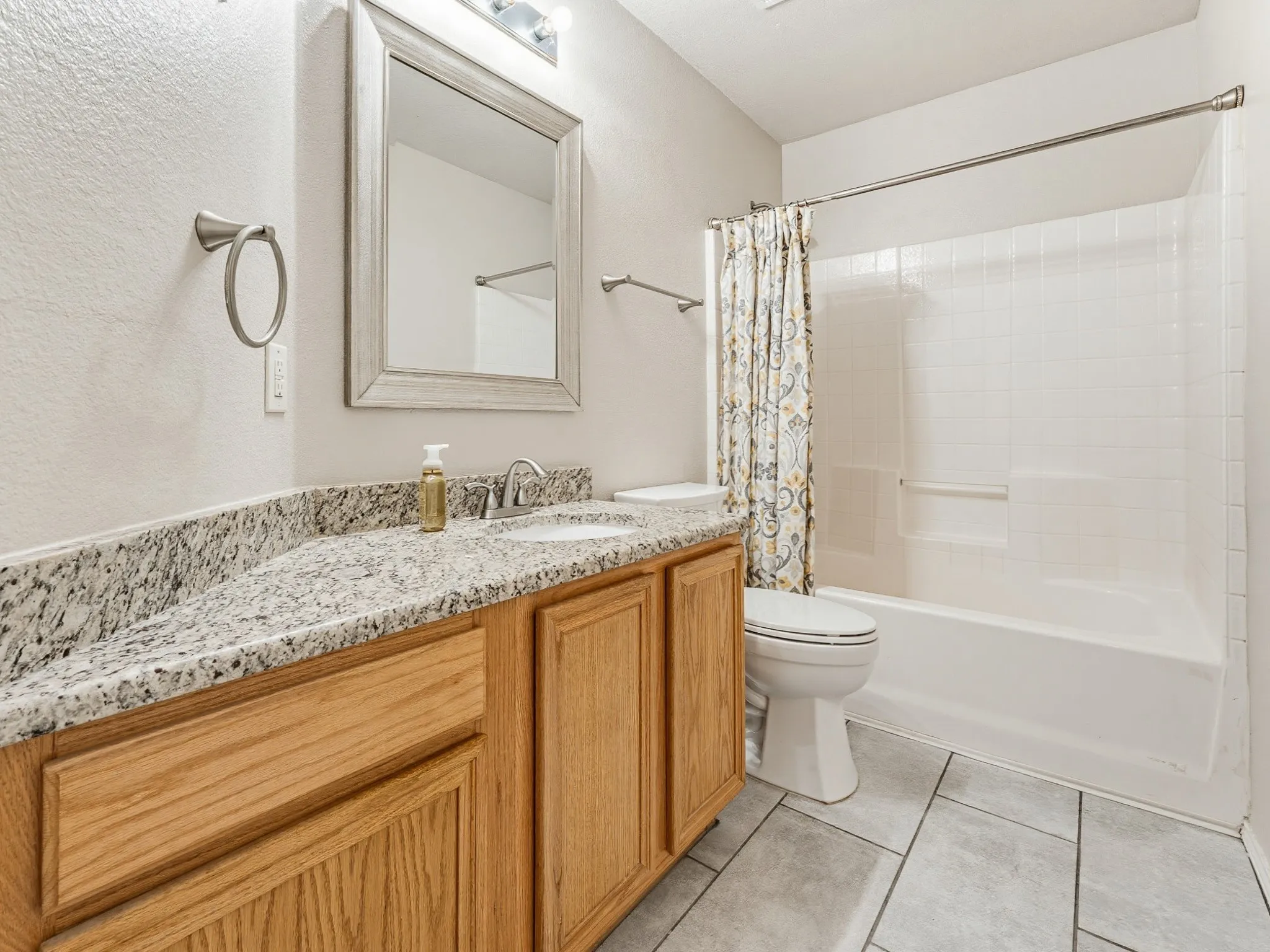 Single Family Residence For Sale in Dallas County , 464 Maplegrove Road, Cedar Hill, Texas 75104, 3 Bedroom, 2 Bathroom, 2 Garage spaces, 1,733 Sqft, built in 1999, mls#21240554, Real Estate Agent in Cedar Hill, Homes For Sale in Dallas county, Homes For Sale in Cedar Hill, Realtor in Cedar Hill Texas, Real Estate Brokerage Independent Realty Texas, Luminita Cordes Realtor