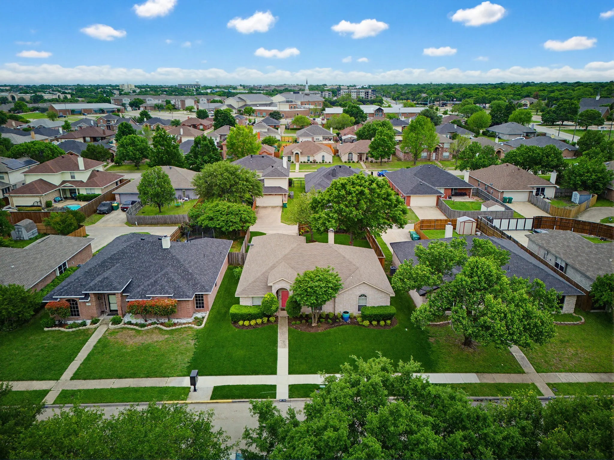 Single Family Residence For Sale in Dallas County , 464 Maplegrove Road, Cedar Hill, Texas 75104, 3 Bedroom, 2 Bathroom, 2 Garage spaces, 1,733 Sqft, built in 1999, mls#21240554, Real Estate Agent in Cedar Hill, Homes For Sale in Dallas county, Homes For Sale in Cedar Hill, Realtor in Cedar Hill Texas, Real Estate Brokerage Independent Realty Texas, Luminita Cordes Realtor
