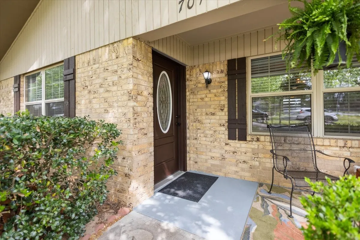 Single Family Residence For Sale in Smith County , 701 Georgia Street, Lindale, Texas 75771, 4 Bedroom, 3 Bathroom, Garage spaces, 1,796 Sqft, built in 1970, mls#21245219, Real Estate Agent in Lindale, Homes For Sale in Smith county, Homes For Sale in Lindale, Realtor in Lindale Texas, Real Estate Brokerage Independent Realty Texas, Luminita Cordes Realtor