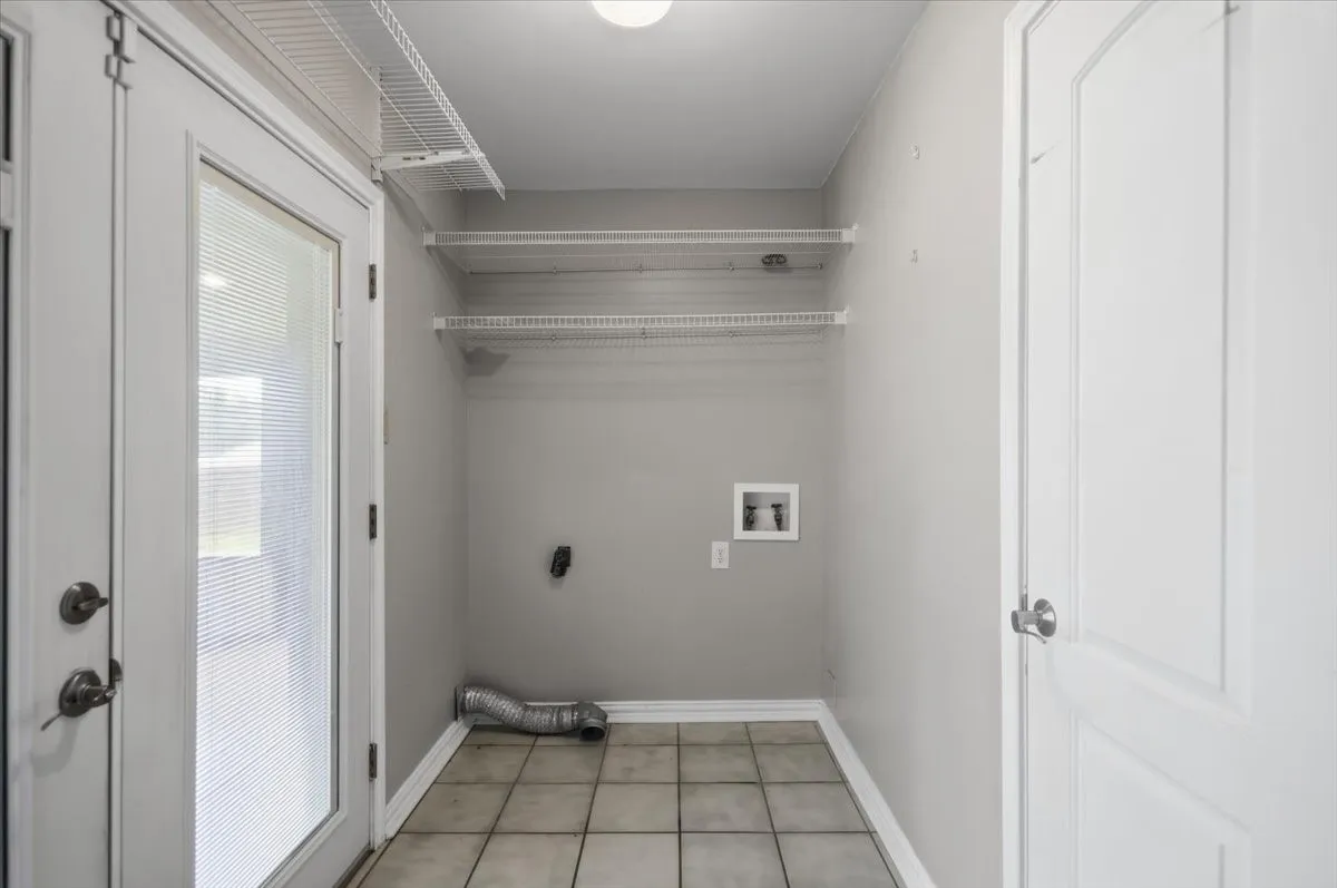 Single Family Residence For Sale in Smith County , 701 Georgia Street, Lindale, Texas 75771, 4 Bedroom, 3 Bathroom, Garage spaces, 1,796 Sqft, built in 1970, mls#21245219, Real Estate Agent in Lindale, Homes For Sale in Smith county, Homes For Sale in Lindale, Realtor in Lindale Texas, Real Estate Brokerage Independent Realty Texas, Luminita Cordes Realtor