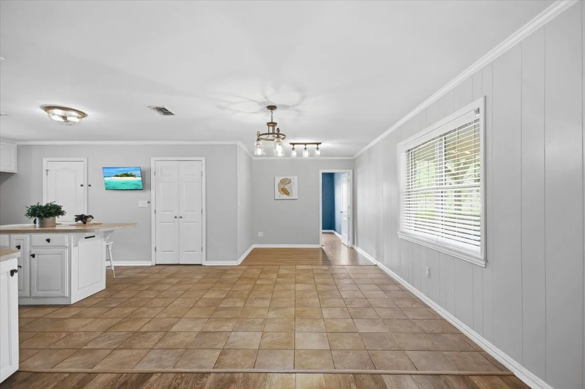 Single Family Residence For Sale in Smith County , 701 Georgia Street, Lindale, Texas 75771, 4 Bedroom, 3 Bathroom, Garage spaces, 1,796 Sqft, built in 1970, mls#21245219, Real Estate Agent in Lindale, Homes For Sale in Smith county, Homes For Sale in Lindale, Realtor in Lindale Texas, Real Estate Brokerage Independent Realty Texas, Luminita Cordes Realtor