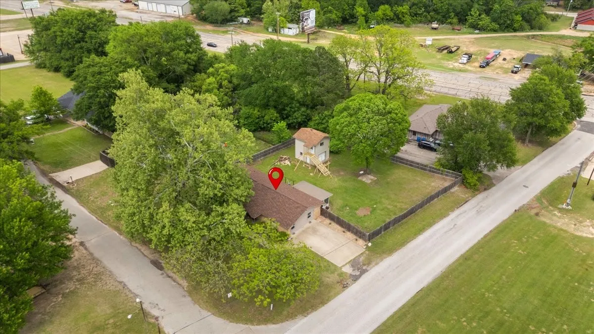 Single Family Residence For Sale in Smith County , 701 Georgia Street, Lindale, Texas 75771, 4 Bedroom, 3 Bathroom, Garage spaces, 1,796 Sqft, built in 1970, mls#21245219, Real Estate Agent in Lindale, Homes For Sale in Smith county, Homes For Sale in Lindale, Realtor in Lindale Texas, Real Estate Brokerage Independent Realty Texas, Luminita Cordes Realtor