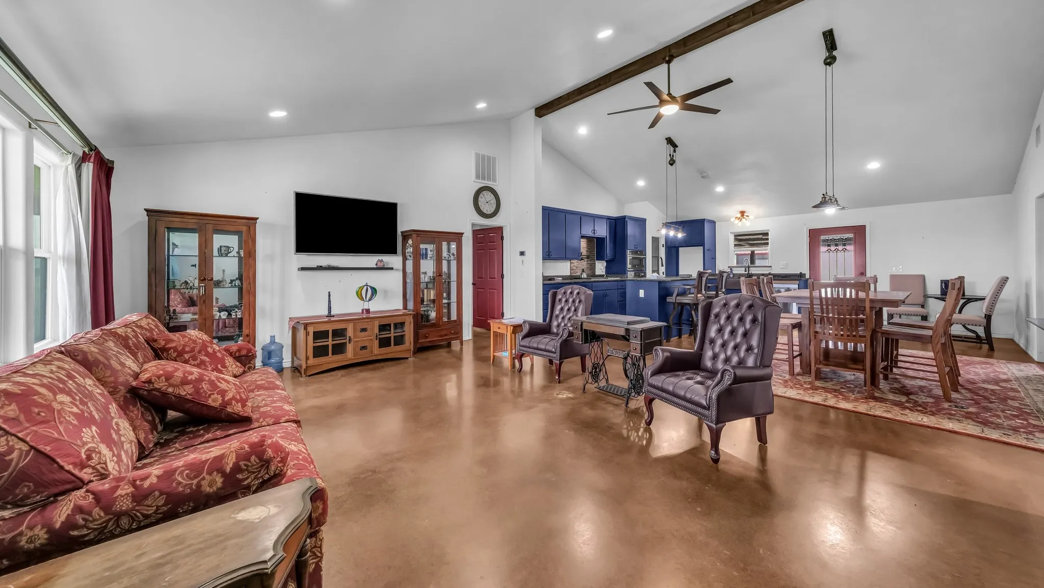 Single Family Residence For Sale in Johnson County , 5500 County Road 302, Grandview, Texas 76050, 3 Bedroom, 2 Bathroom, Garage spaces, 2,400 Sqft, built in 2020, Preowned, mls#21244859, Real Estate Agent in Grandview, Homes For Sale in Johnson county, Homes For Sale in Grandview, Realtor in Grandview Texas, Real Estate Brokerage Independent Realty Texas, Luminita Cordes Realtor