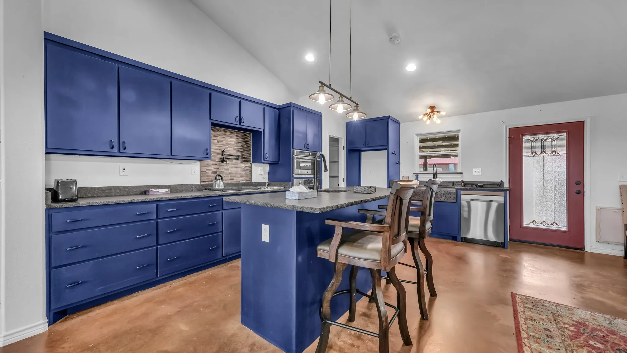 Single Family Residence For Sale in Johnson County , 5500 County Road 302, Grandview, Texas 76050, 3 Bedroom, 2 Bathroom, Garage spaces, 2,400 Sqft, built in 2020, Preowned, mls#21244859, Real Estate Agent in Grandview, Homes For Sale in Johnson county, Homes For Sale in Grandview, Realtor in Grandview Texas, Real Estate Brokerage Independent Realty Texas, Luminita Cordes Realtor