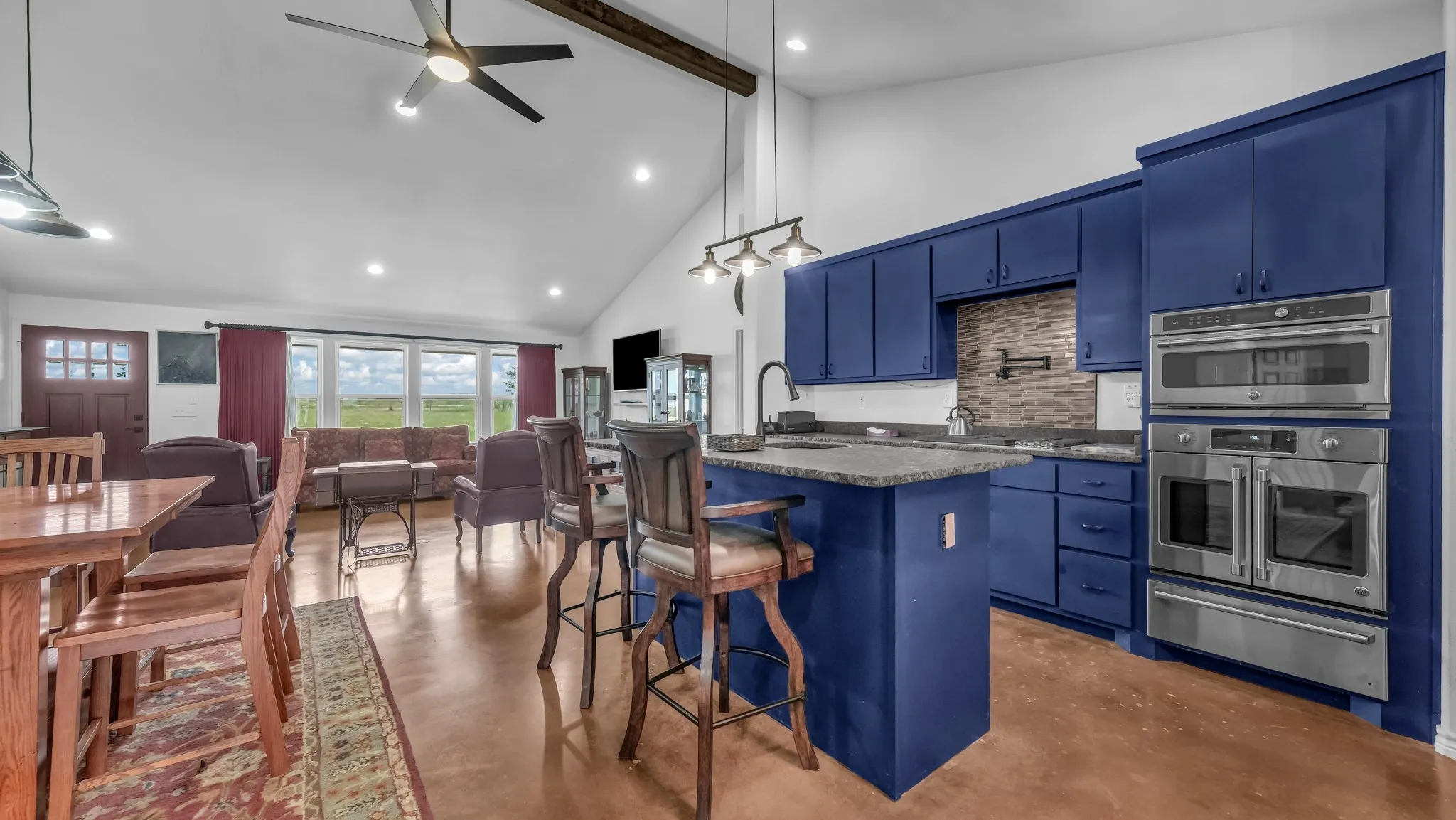 Single Family Residence For Sale in Johnson County , 5500 County Road 302, Grandview, Texas 76050, 3 Bedroom, 2 Bathroom, Garage spaces, 2,400 Sqft, built in 2020, Preowned, mls#21244859, Real Estate Agent in Grandview, Homes For Sale in Johnson county, Homes For Sale in Grandview, Realtor in Grandview Texas, Real Estate Brokerage Independent Realty Texas, Luminita Cordes Realtor