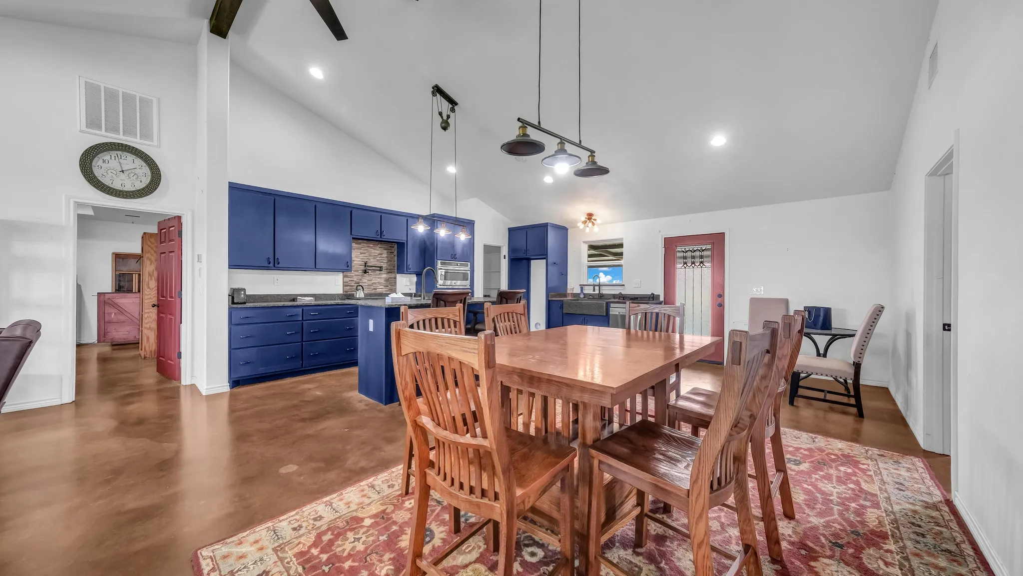 Single Family Residence For Sale in Johnson County , 5500 County Road 302, Grandview, Texas 76050, 3 Bedroom, 2 Bathroom, Garage spaces, 2,400 Sqft, built in 2020, Preowned, mls#21244859, Real Estate Agent in Grandview, Homes For Sale in Johnson county, Homes For Sale in Grandview, Realtor in Grandview Texas, Real Estate Brokerage Independent Realty Texas, Luminita Cordes Realtor