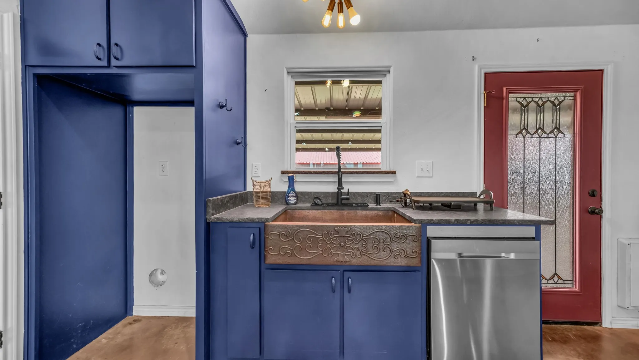 Single Family Residence For Sale in Johnson County , 5500 County Road 302, Grandview, Texas 76050, 3 Bedroom, 2 Bathroom, Garage spaces, 2,400 Sqft, built in 2020, Preowned, mls#21244859, Real Estate Agent in Grandview, Homes For Sale in Johnson county, Homes For Sale in Grandview, Realtor in Grandview Texas, Real Estate Brokerage Independent Realty Texas, Luminita Cordes Realtor